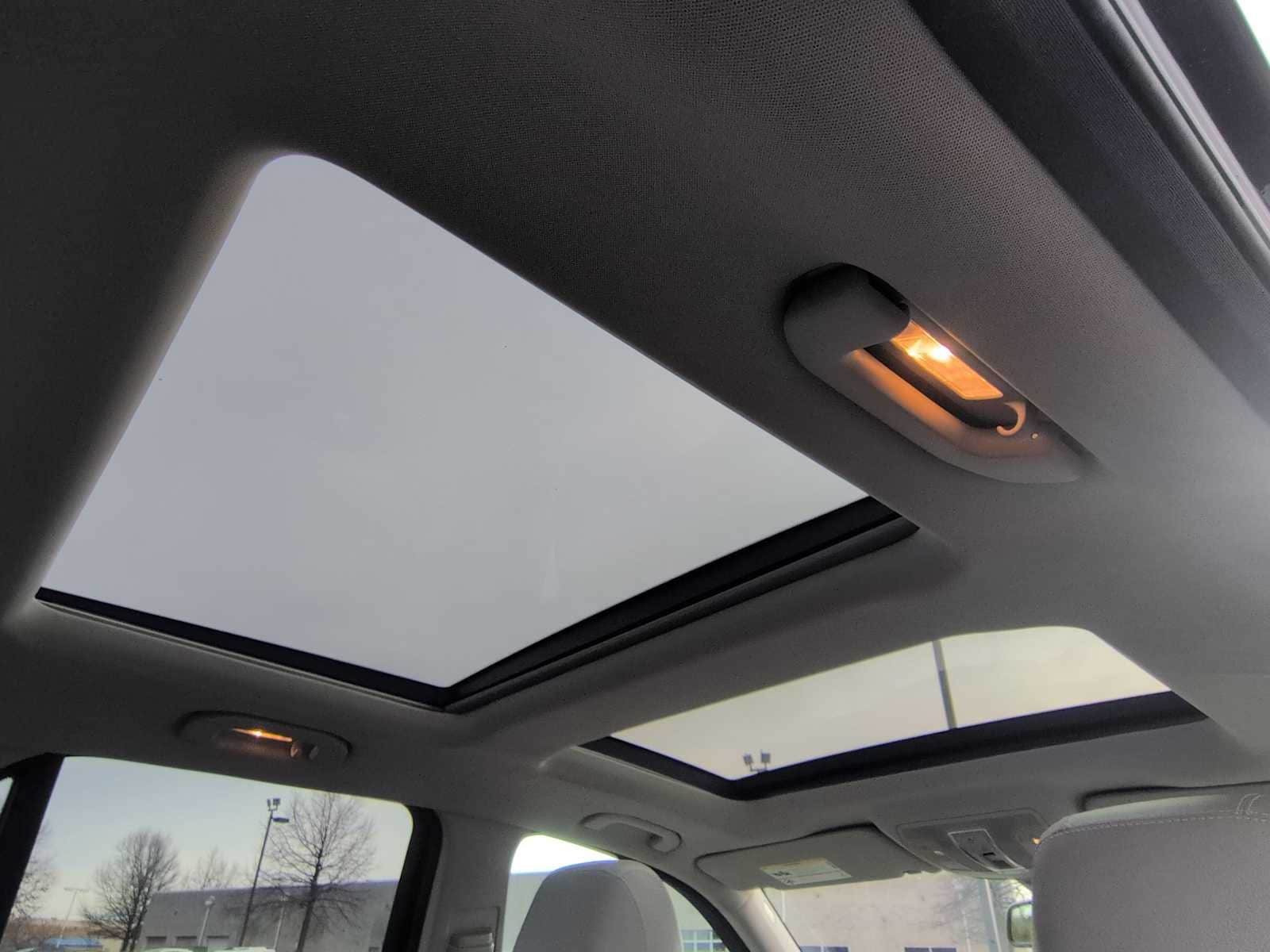 Thumbnail: 2012 Mercedes-Benz M-Class - 22