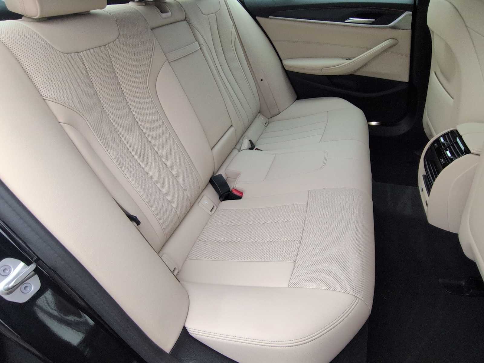 Thumbnail: 2023 BMW 5 Series - 20