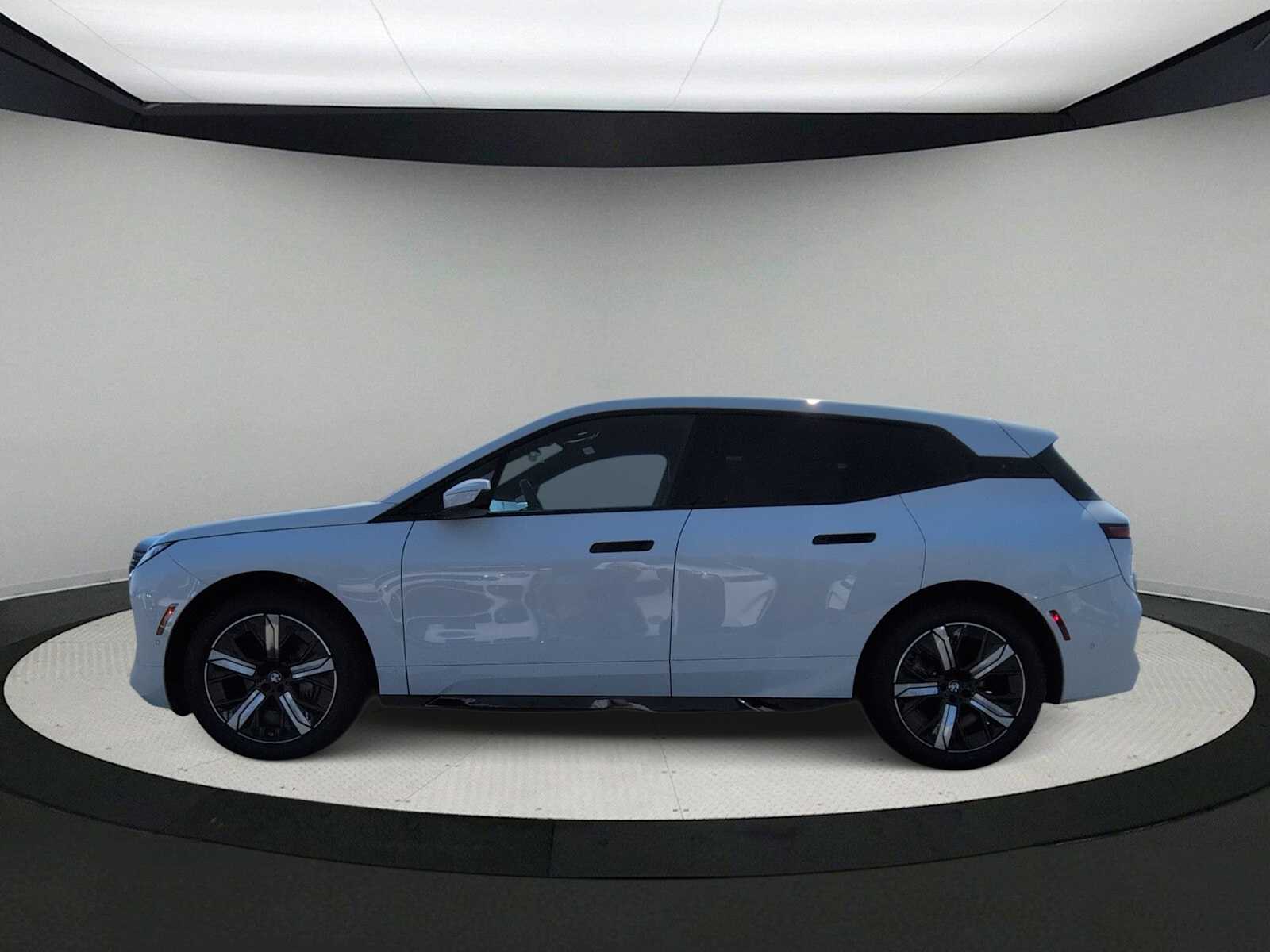 Thumbnail: 2026 BMW iX - 5