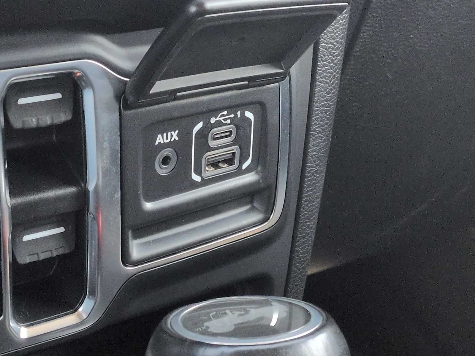 Thumbnail: 2021 Jeep Wrangler - 31