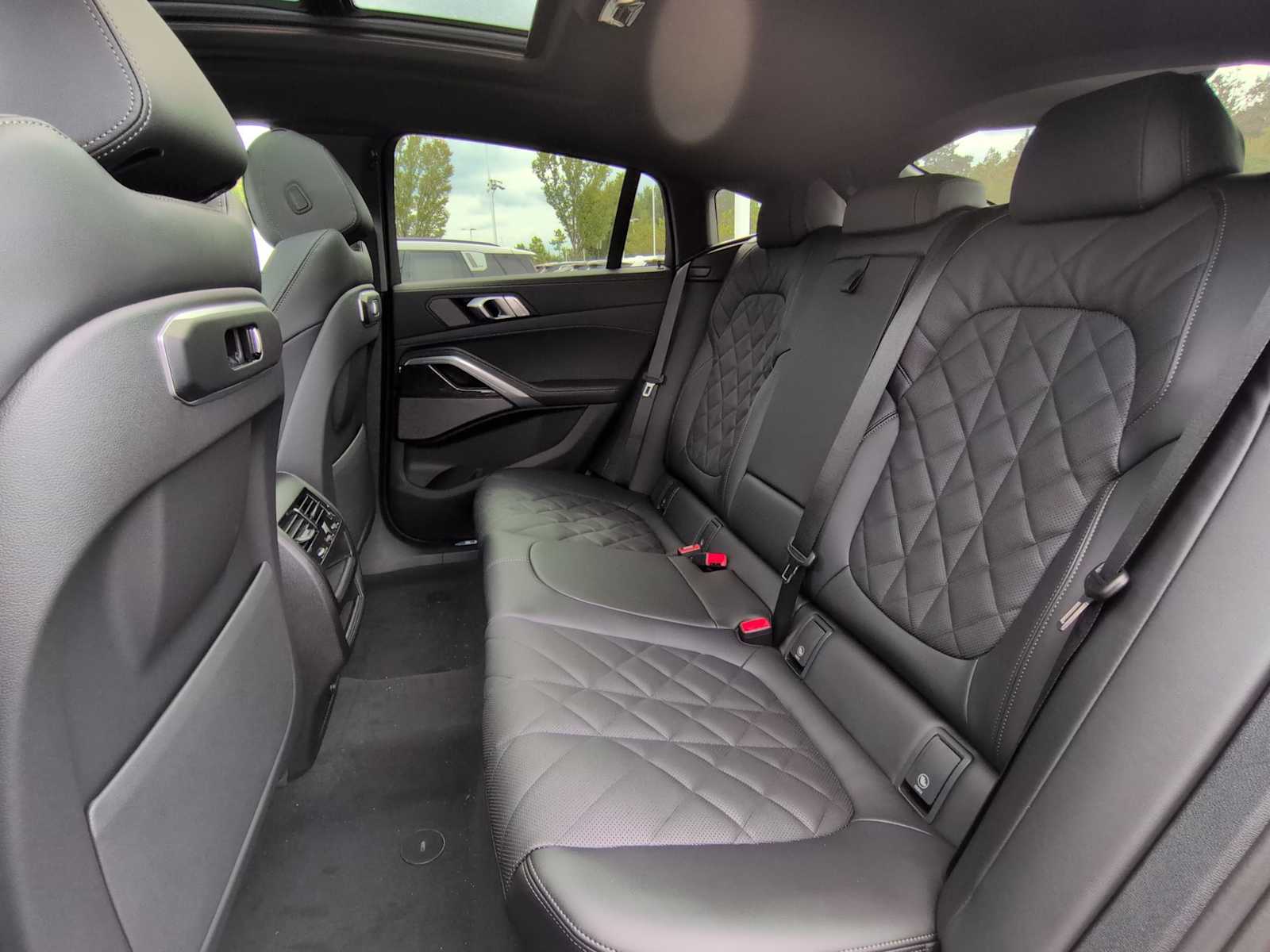 Thumbnail: 2026 BMW X6 - 21