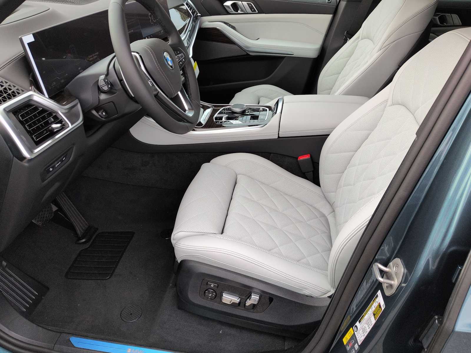Thumbnail: 2026 BMW X5 - 17