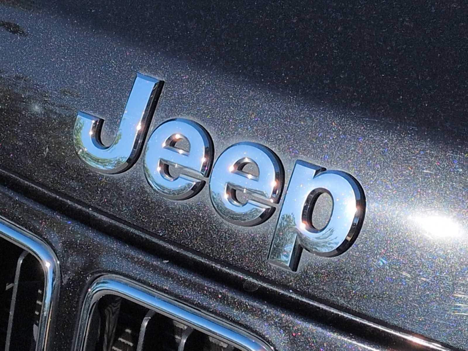 Thumbnail: 2014 Jeep Grand Cherokee - 12