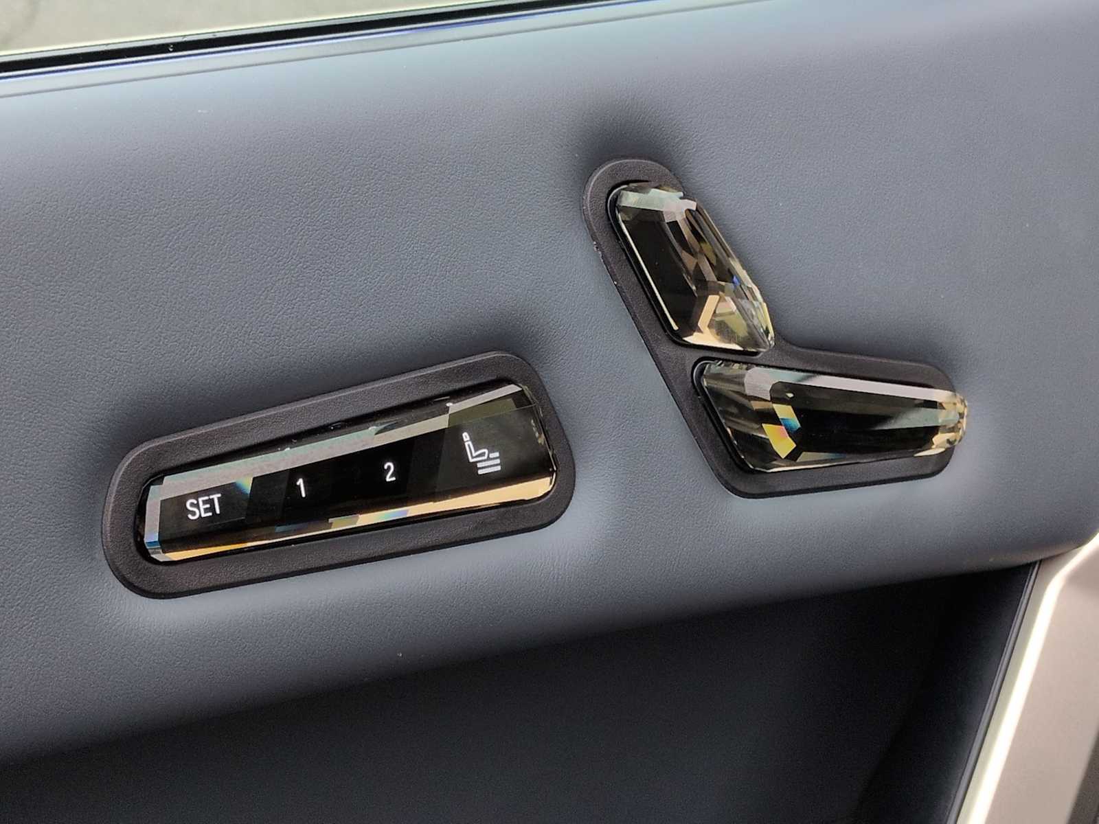 Thumbnail: 2023 BMW iX - 17