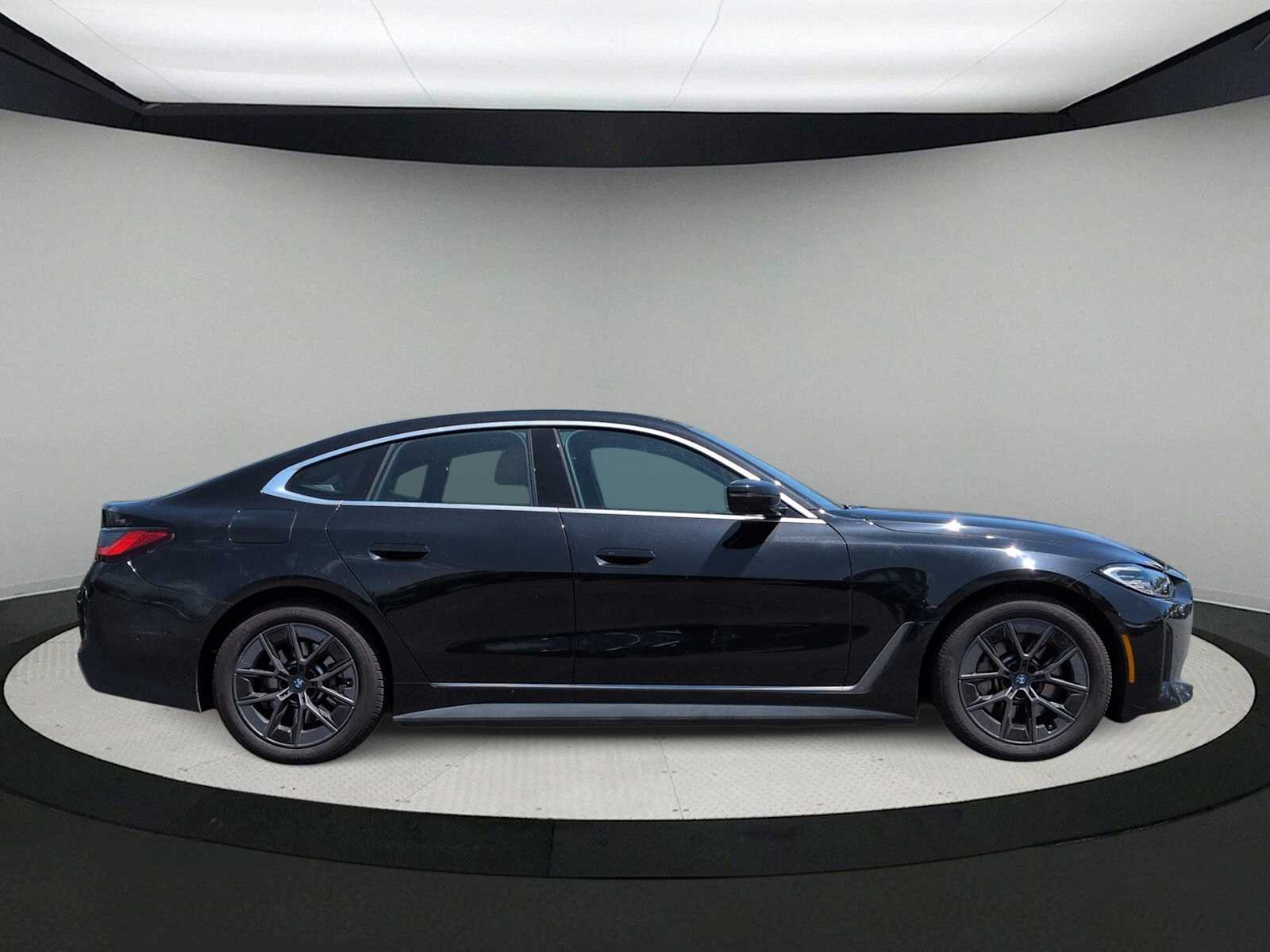 Thumbnail: 2023 BMW i4 - 9
