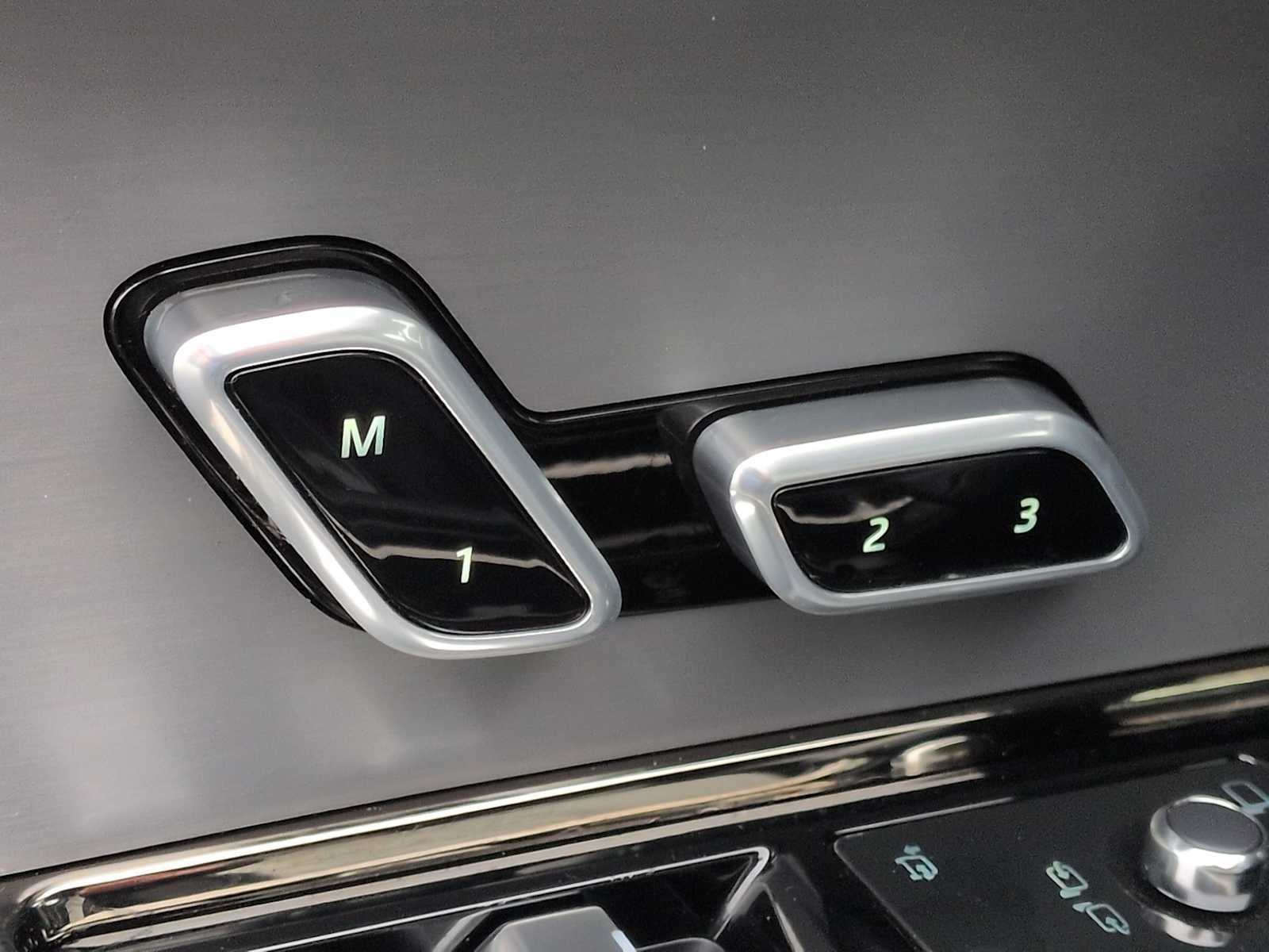 Thumbnail: 2023 Land Rover Range Rover Sport - 18