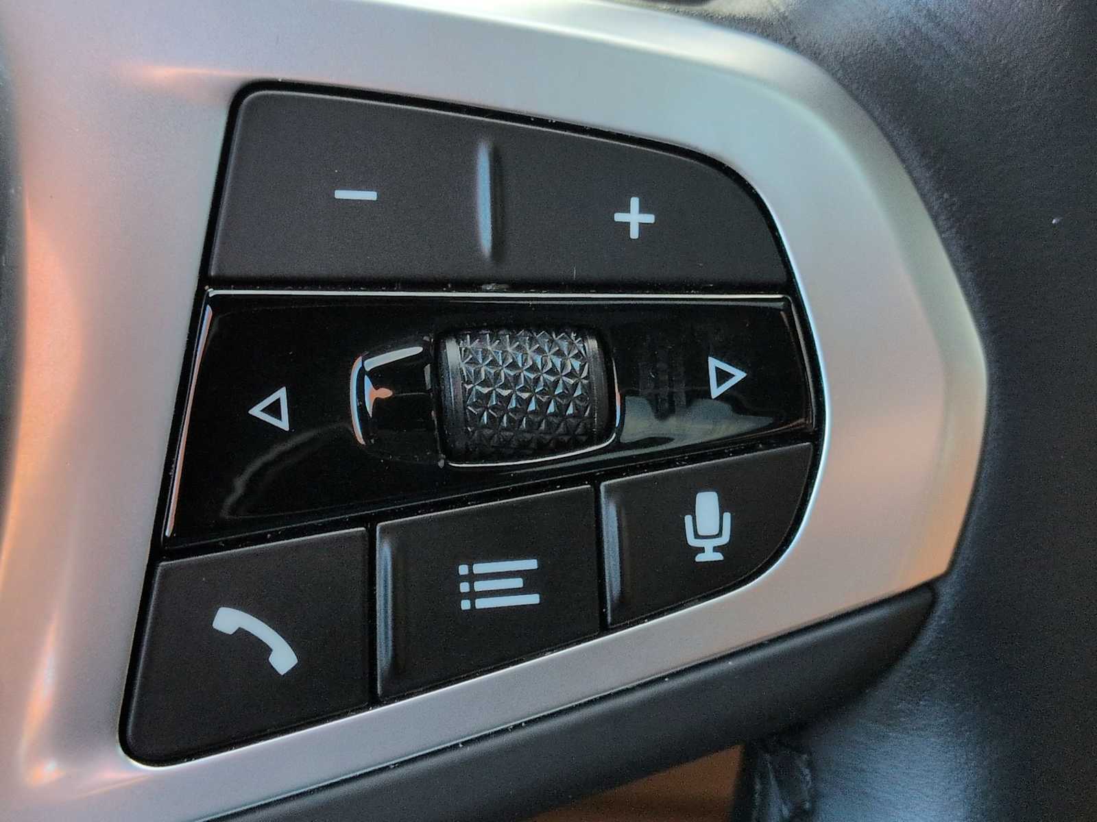 Thumbnail: 2023 BMW 5 Series - 27