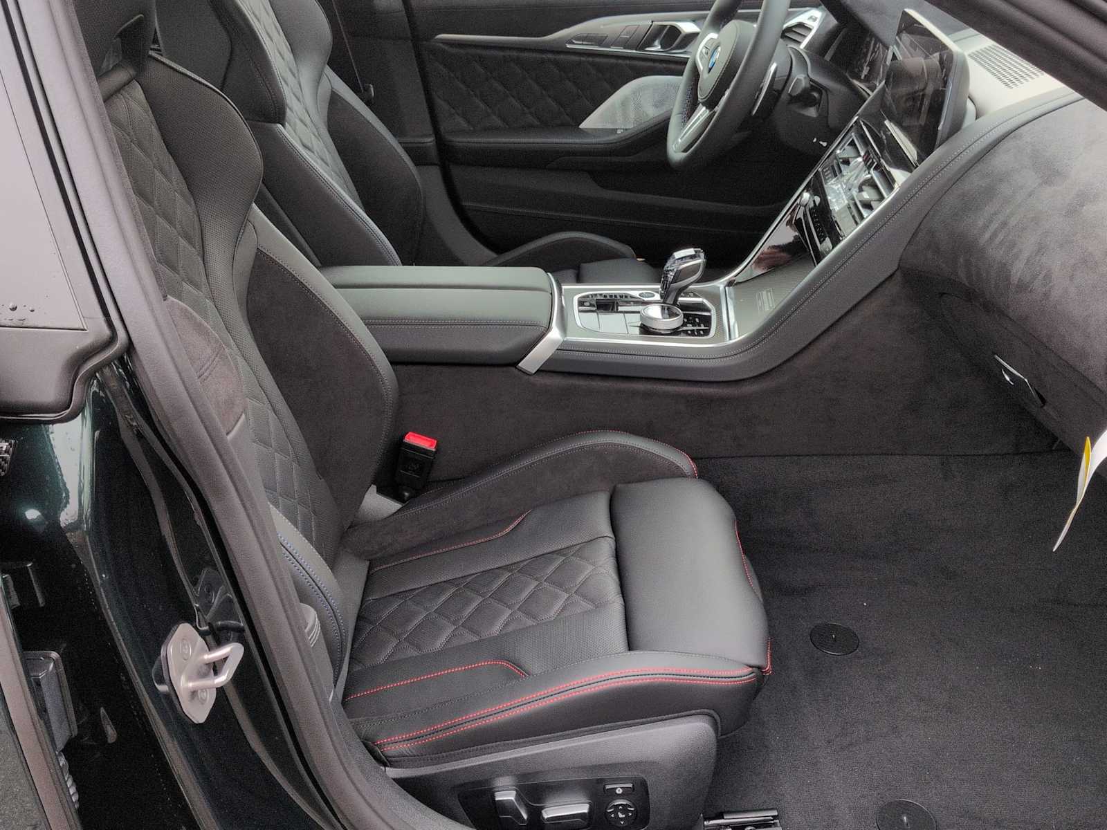 Thumbnail: 2026 BMW 8 Series - 22