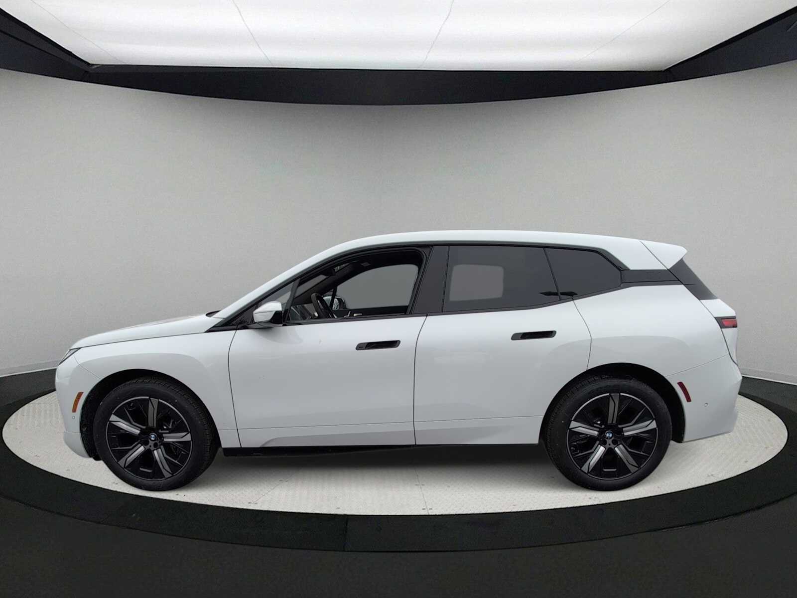 Thumbnail: 2026 BMW iX - 5