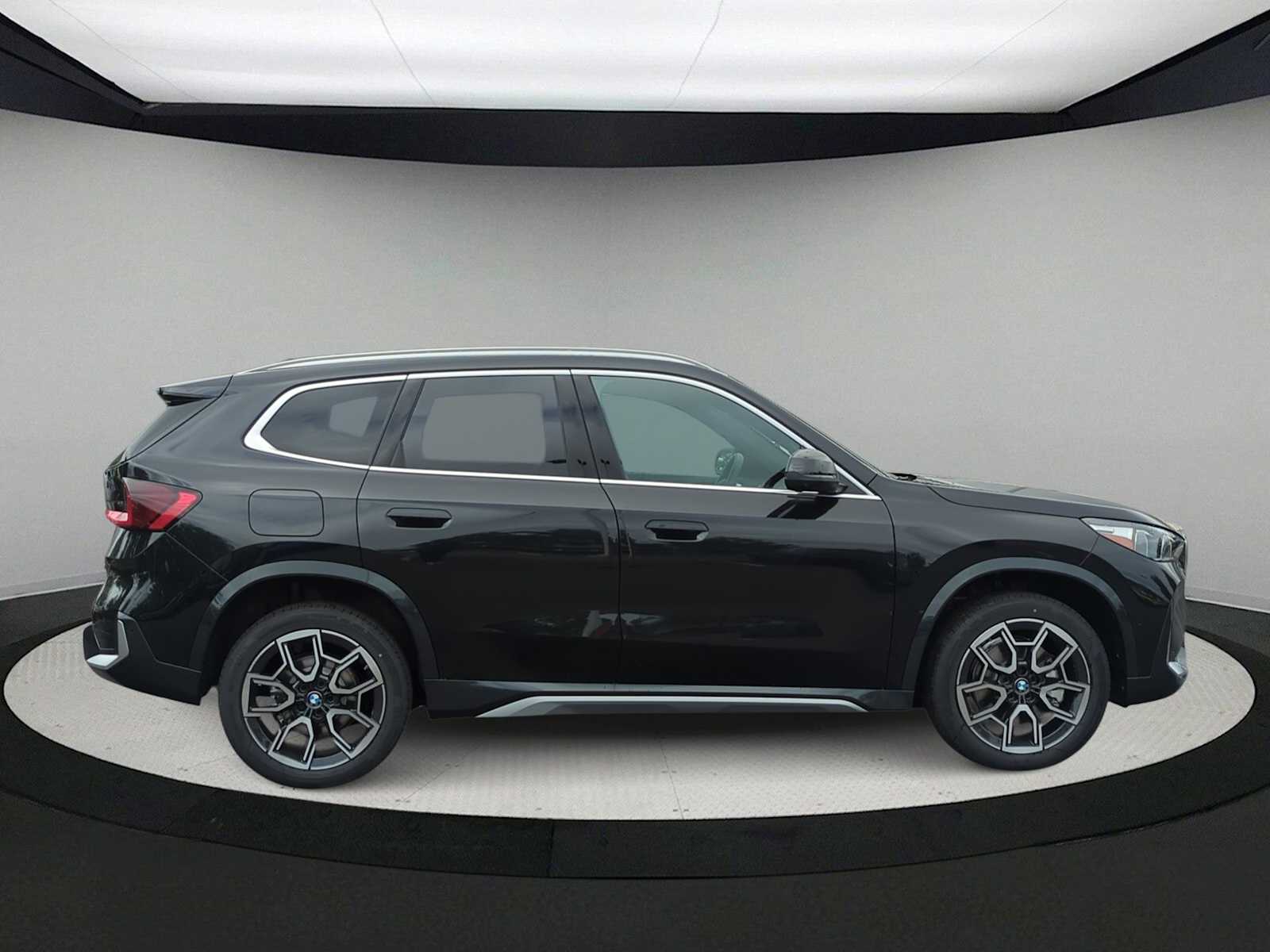 Thumbnail: 2025 BMW X1 - 9