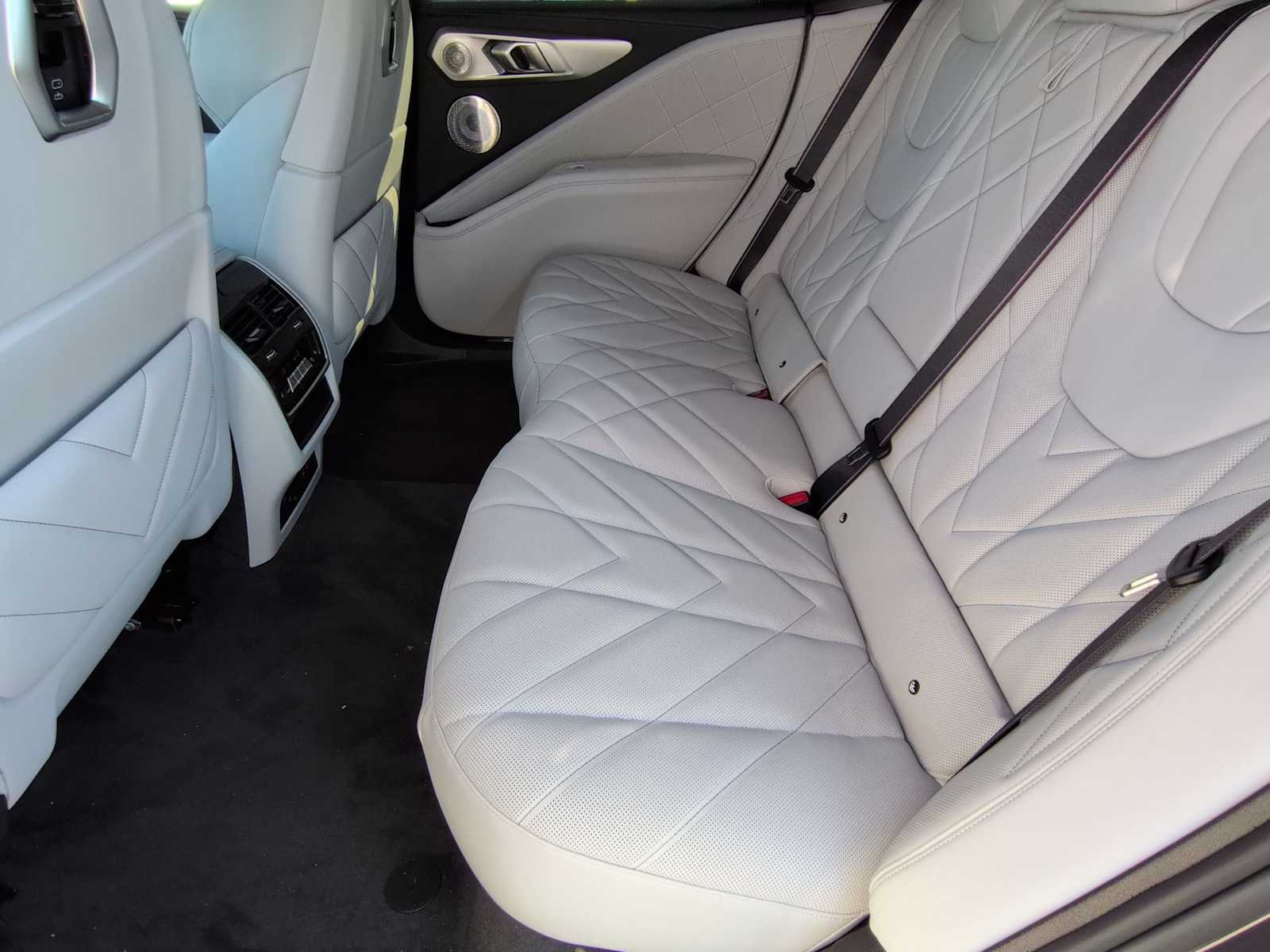 Thumbnail: 2026 BMW XM - 20