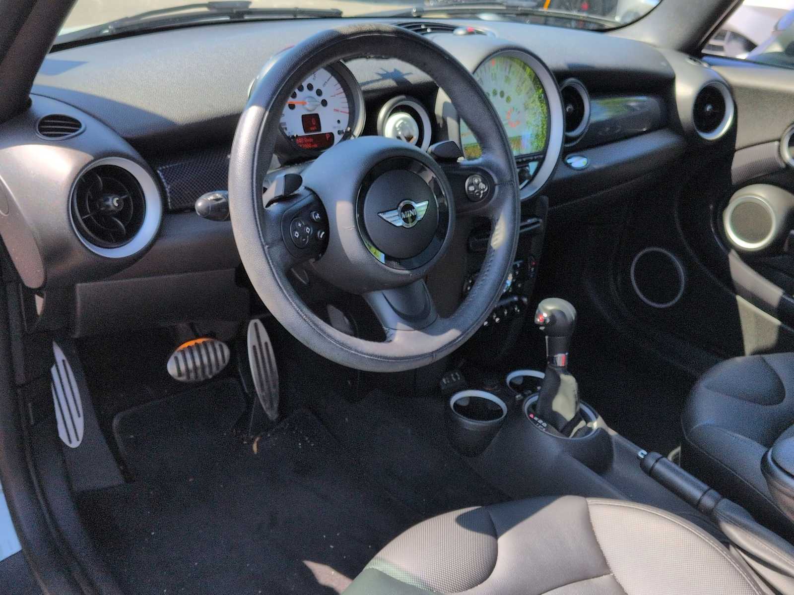 Thumbnail: 2013 MINI Cooper Hardtop - 10