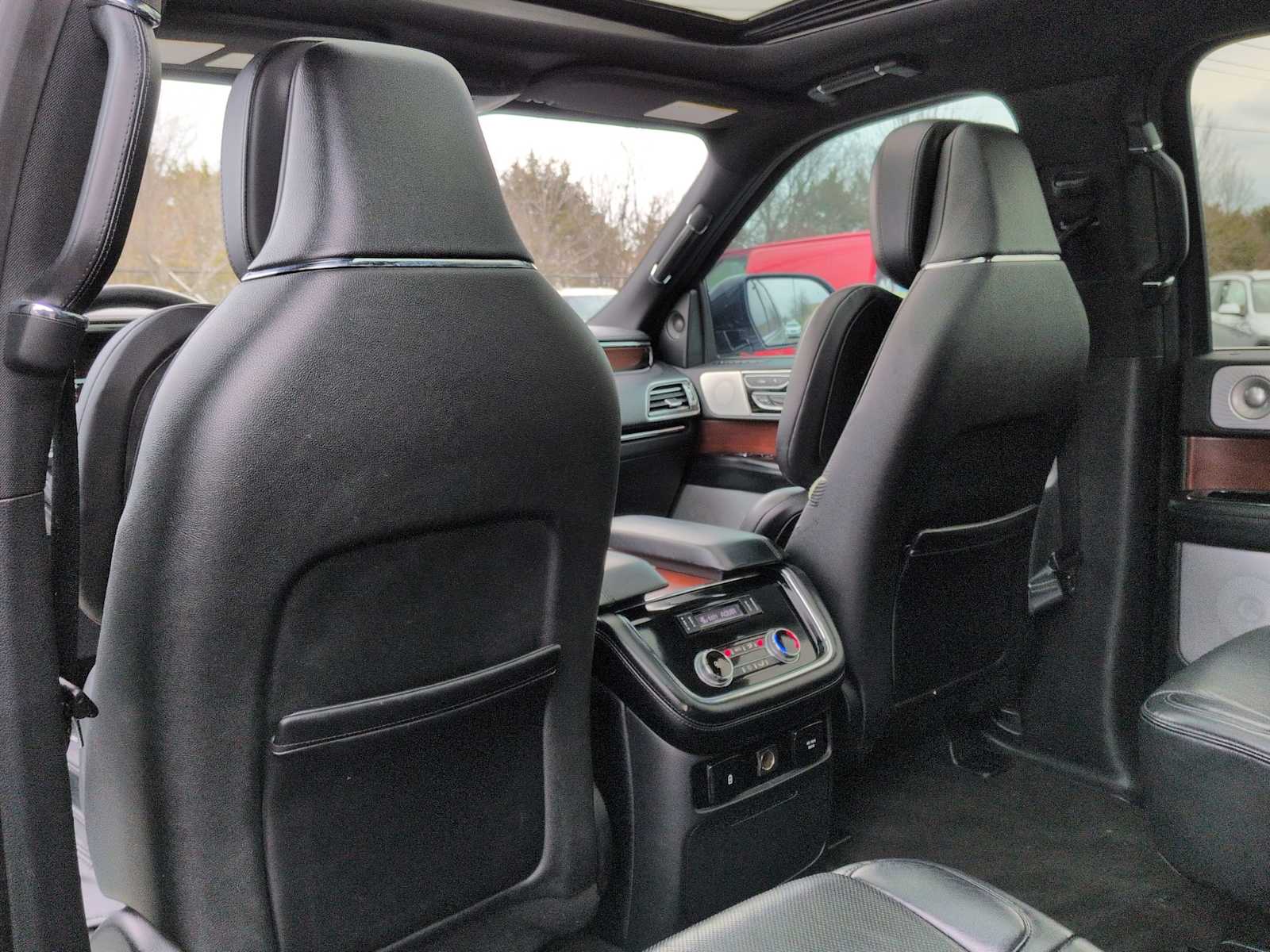 Thumbnail: 2020 Lincoln Navigator L - 18