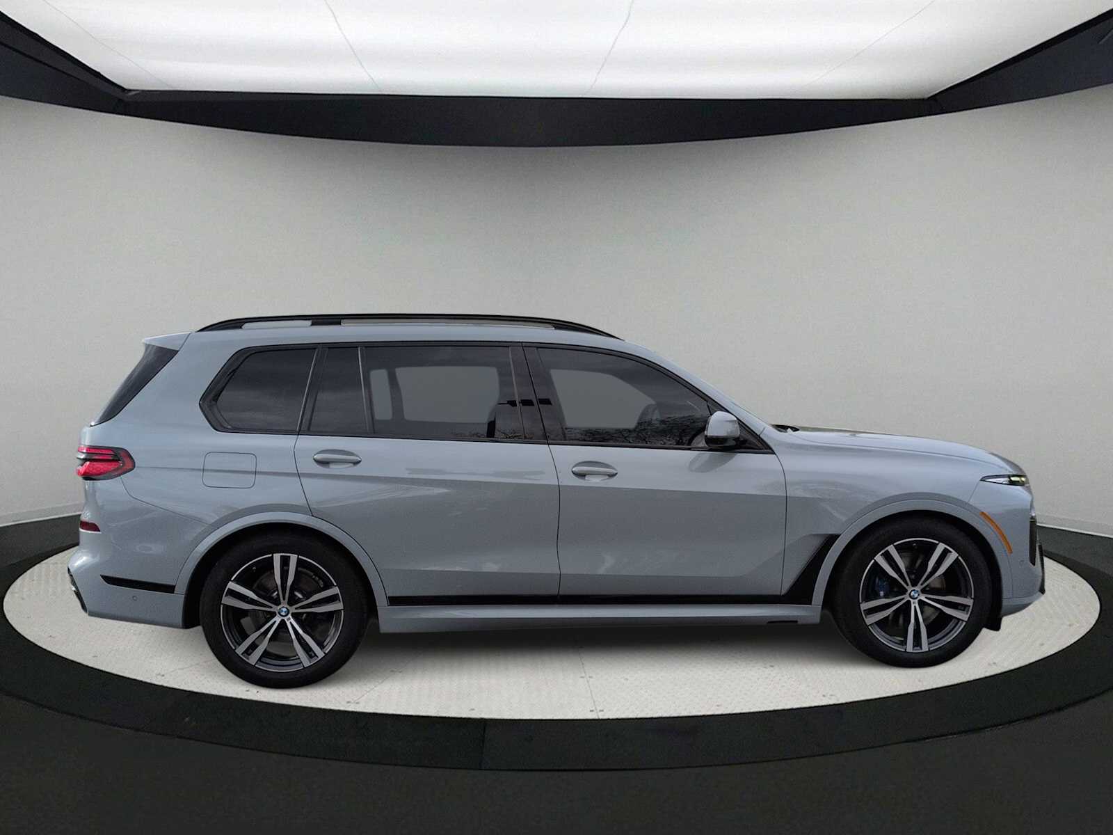 Thumbnail: 2023 BMW X7 - 9