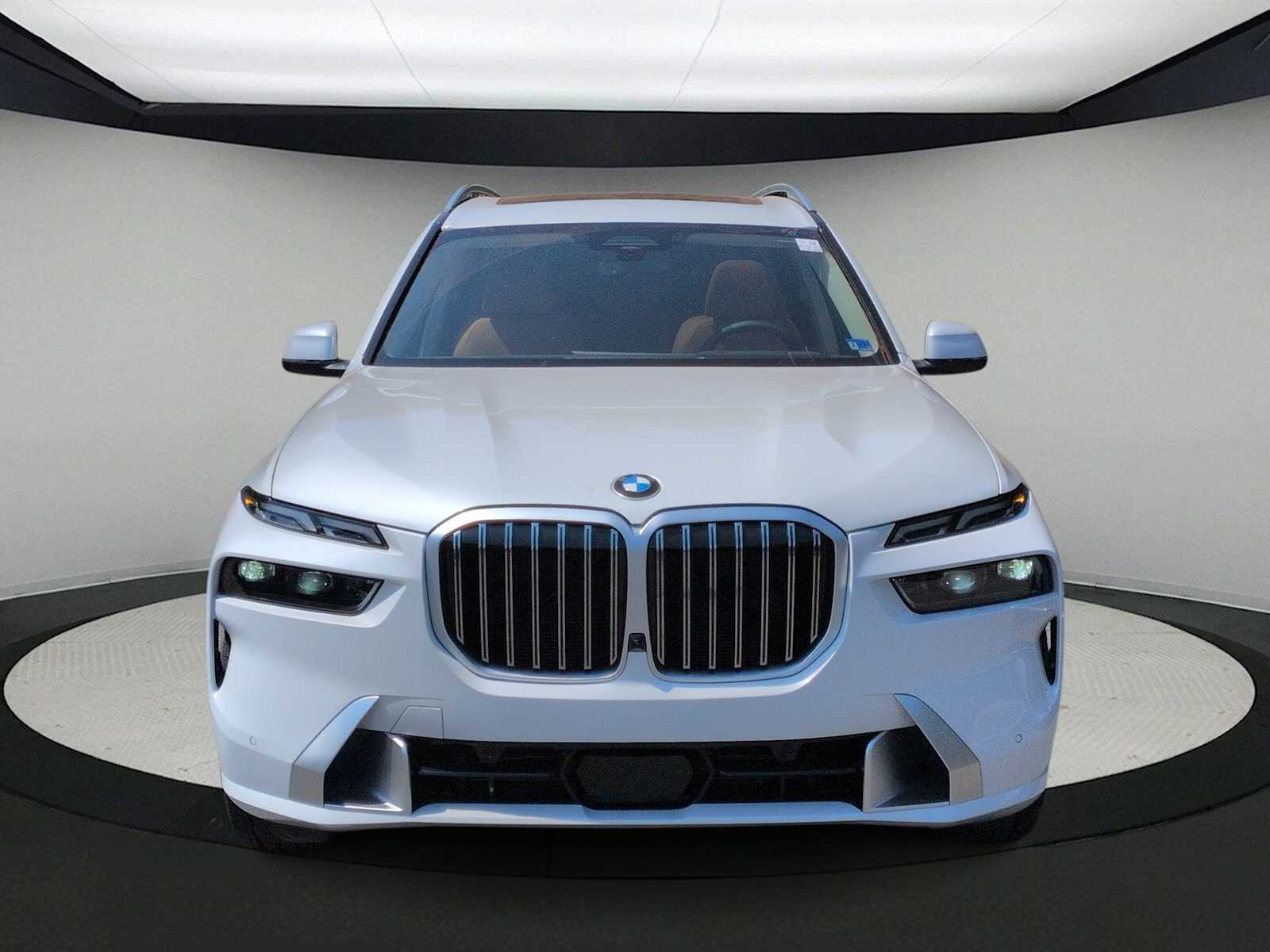Thumbnail: 2027 BMW X7 - 3