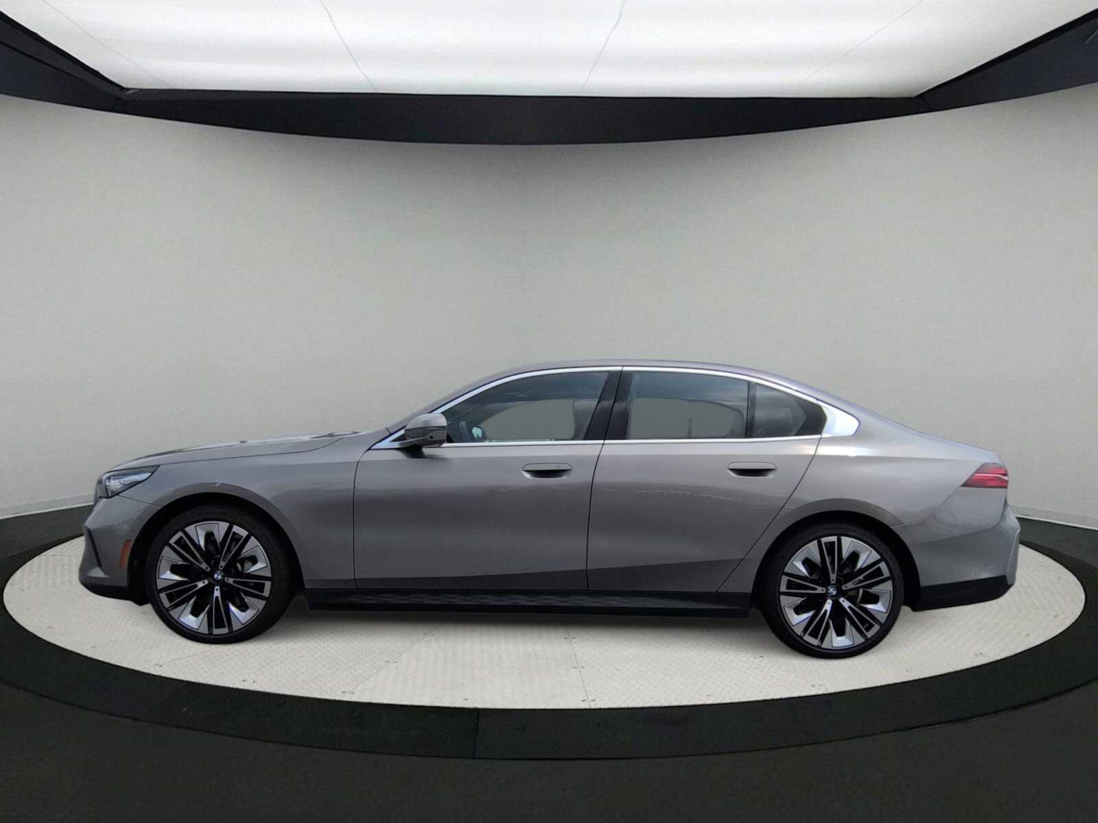 Thumbnail: 2024 BMW 5 Series - 5