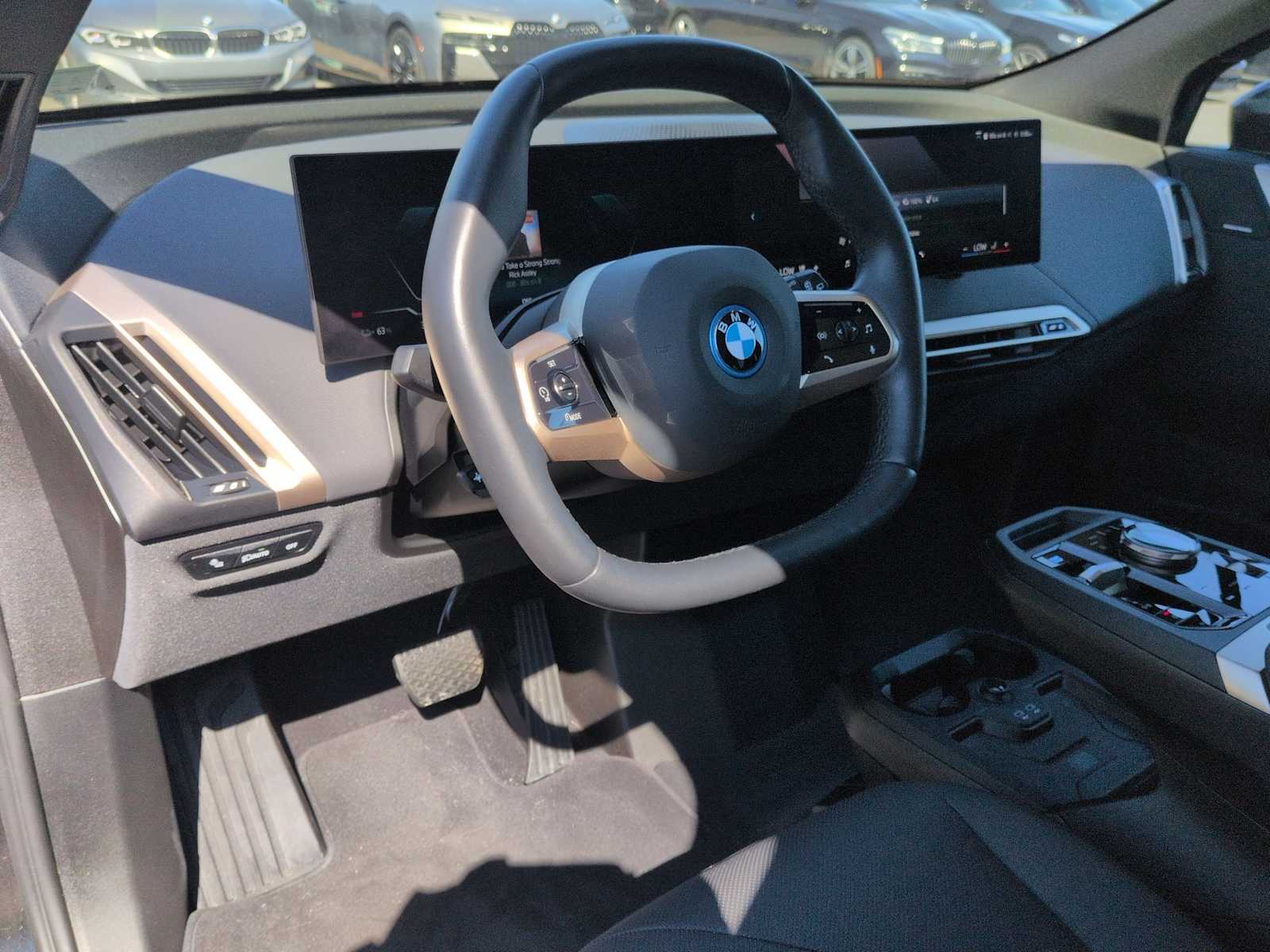 Thumbnail: 2024 BMW iX - 10