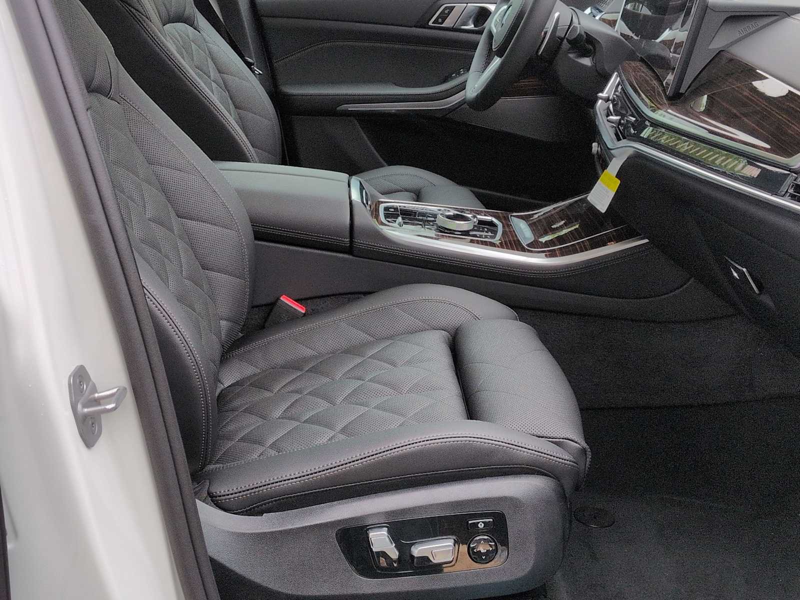 Thumbnail: 2026 BMW X5 - 24