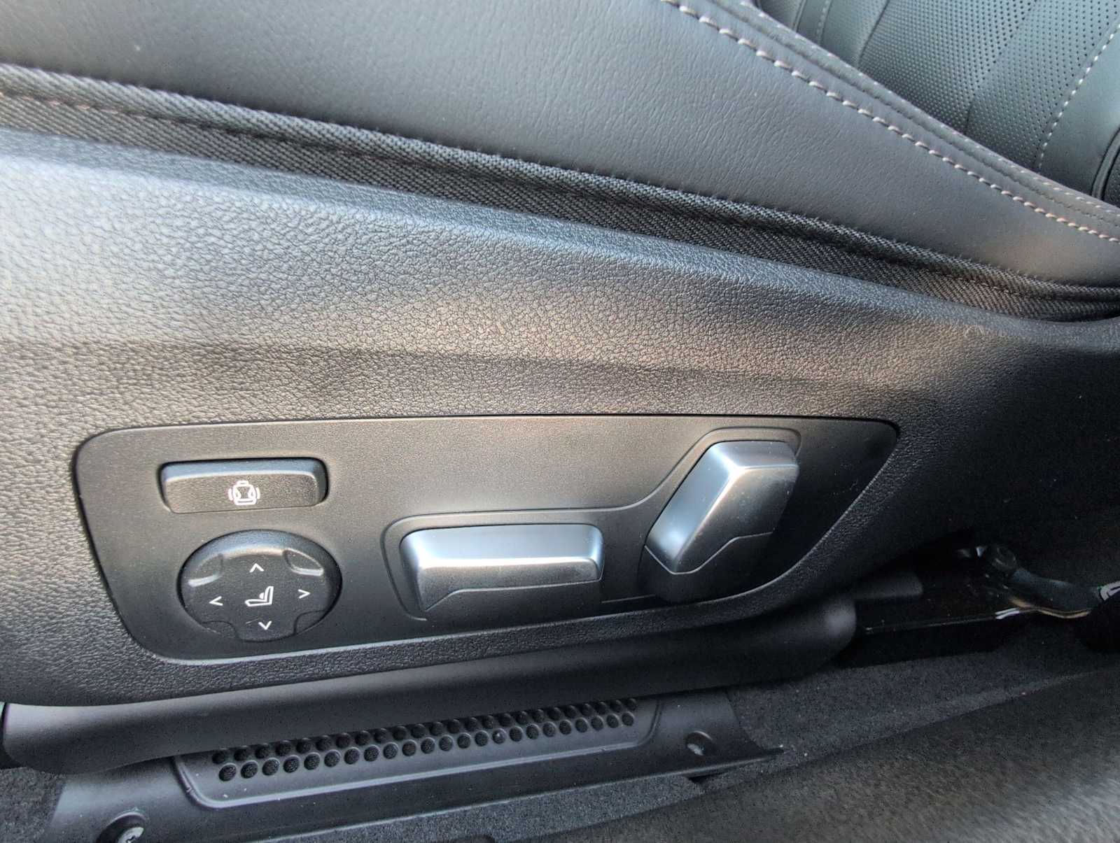 Thumbnail: 2026 BMW 8 Series - 18