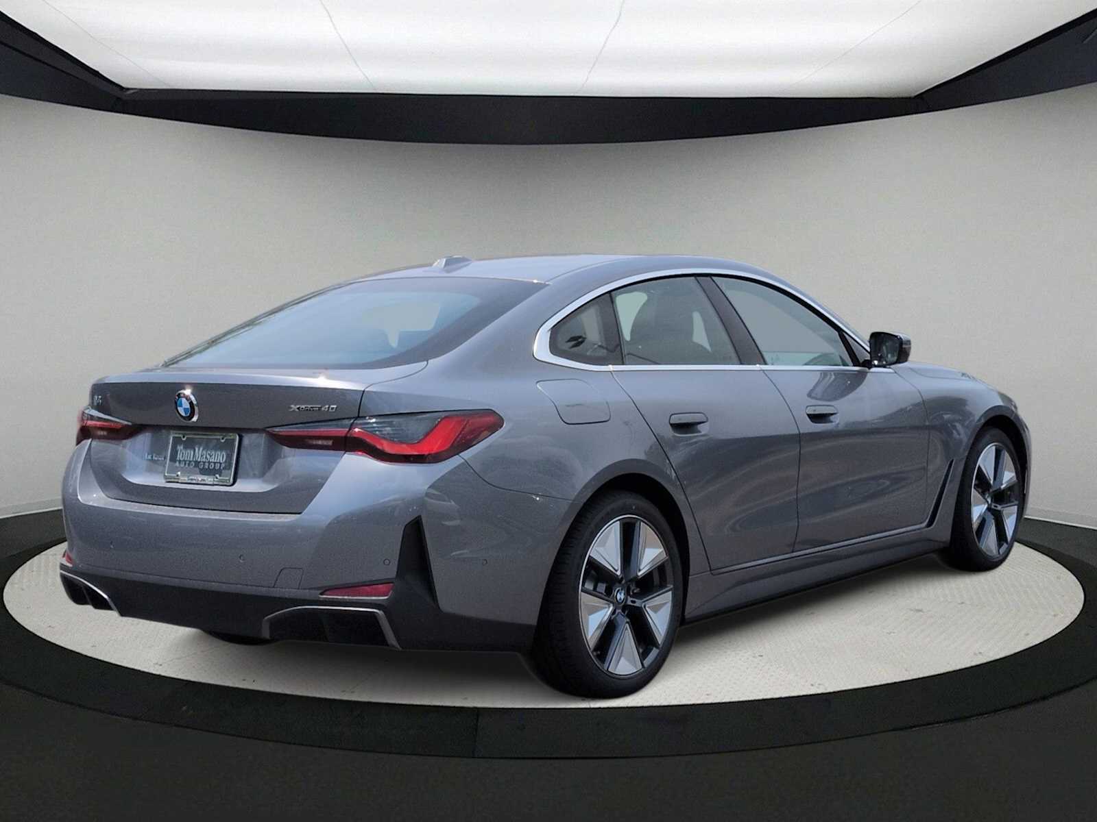 Thumbnail: 2026 BMW i4 - 8