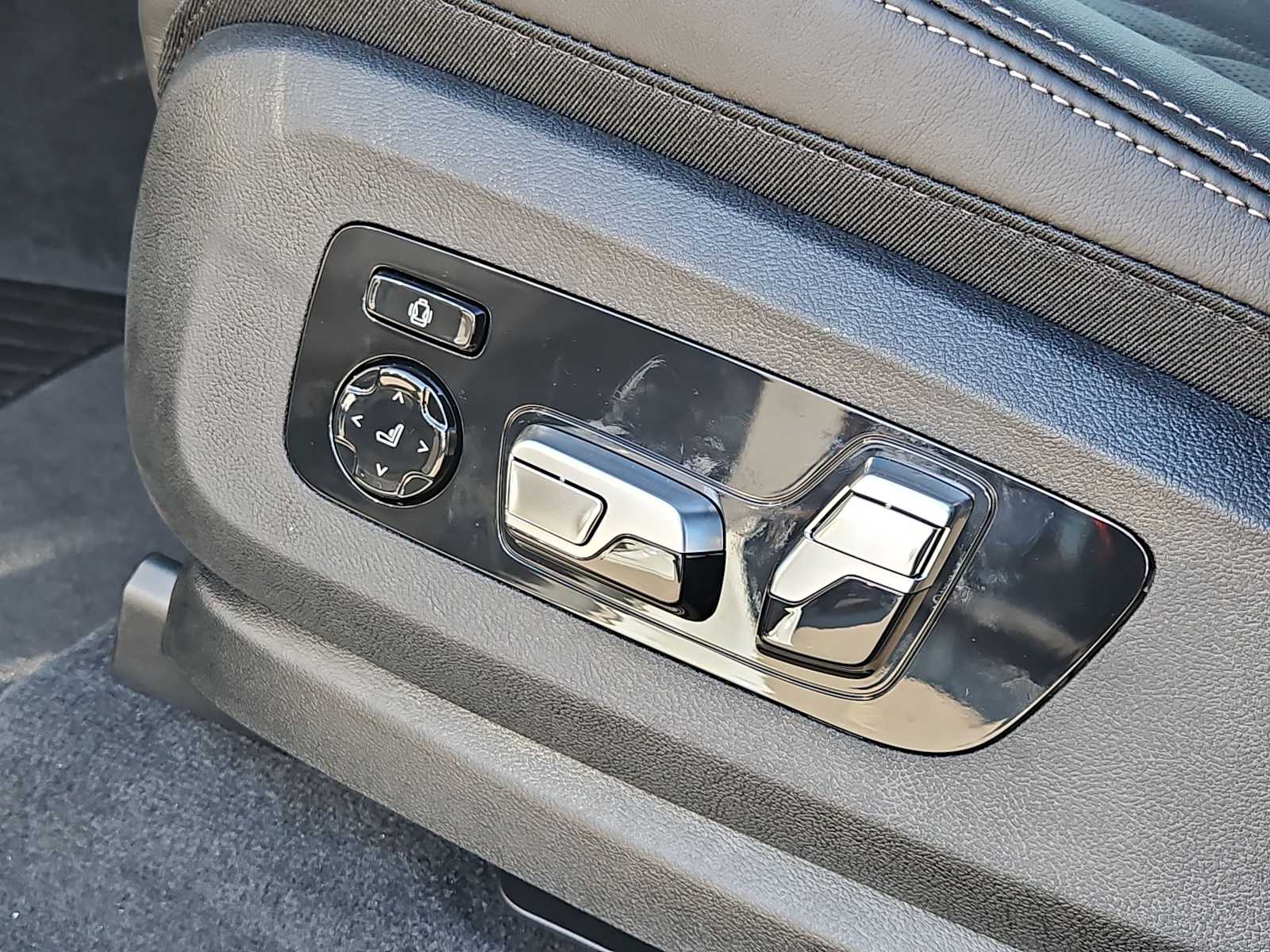 Thumbnail: 2026 BMW X7 - 17