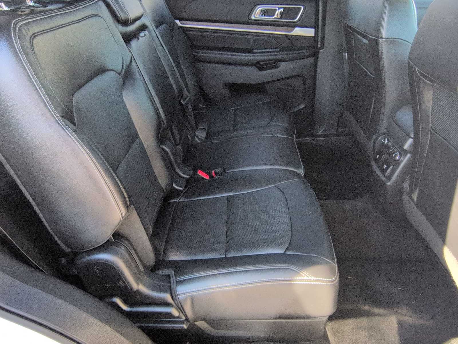 Thumbnail: 2016 Ford Explorer - 21