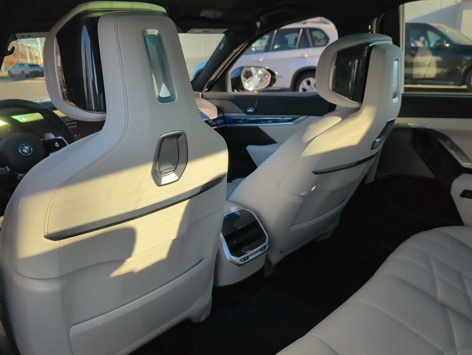 Thumbnail: 2026 BMW 7 Series - 19