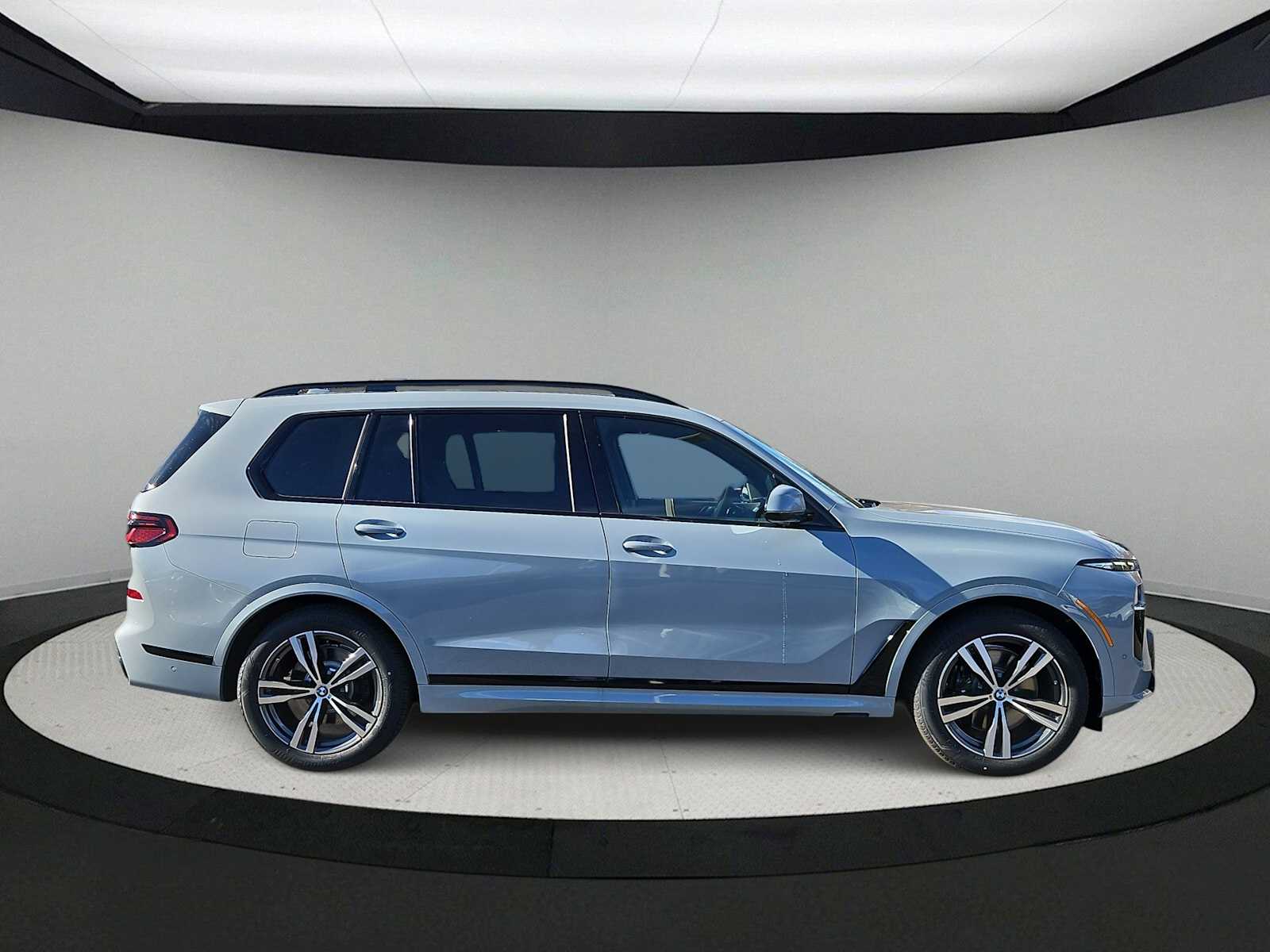 Thumbnail: 2026 BMW X7 - 9