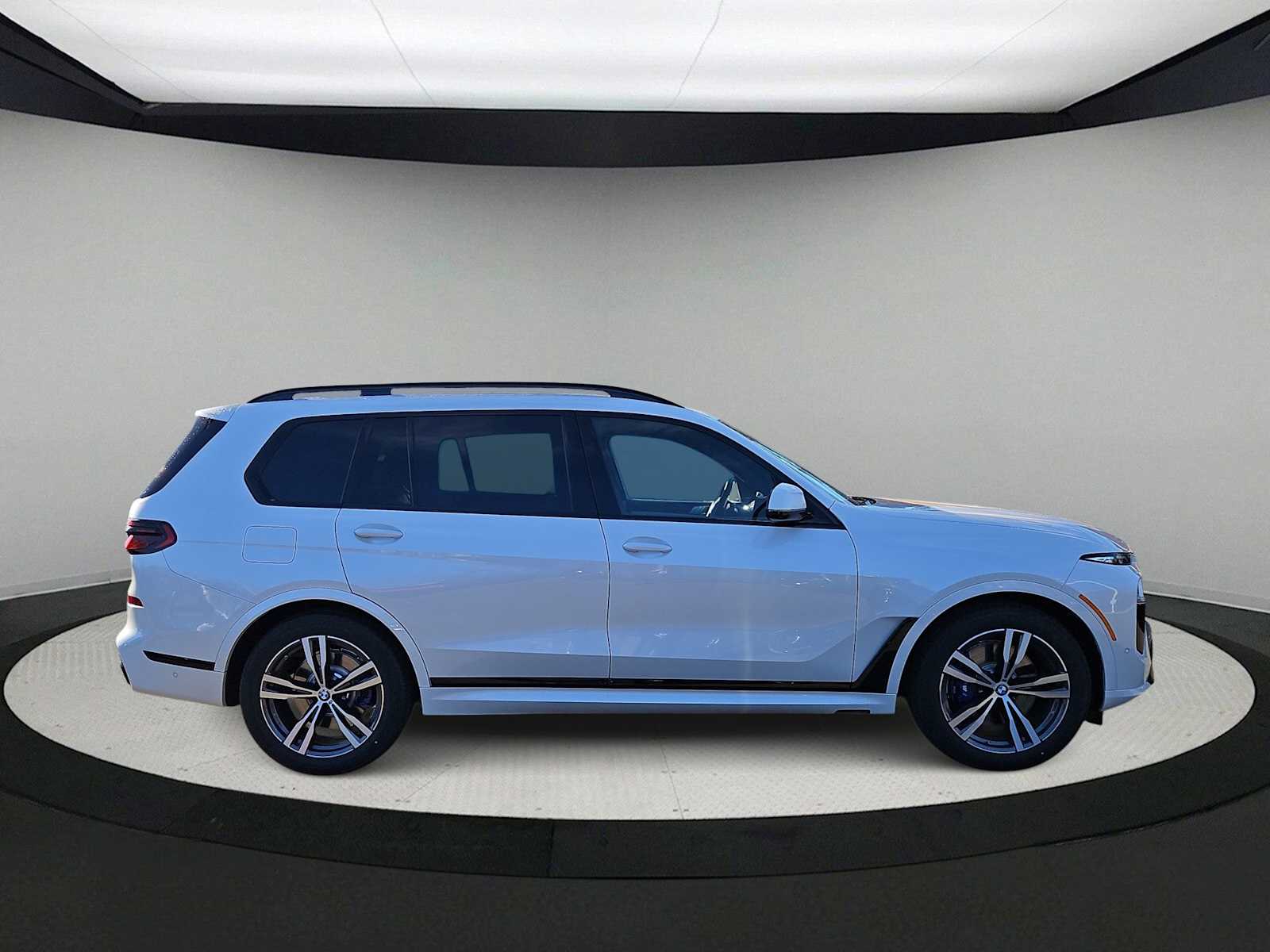 Thumbnail: 2026 BMW X7 - 9