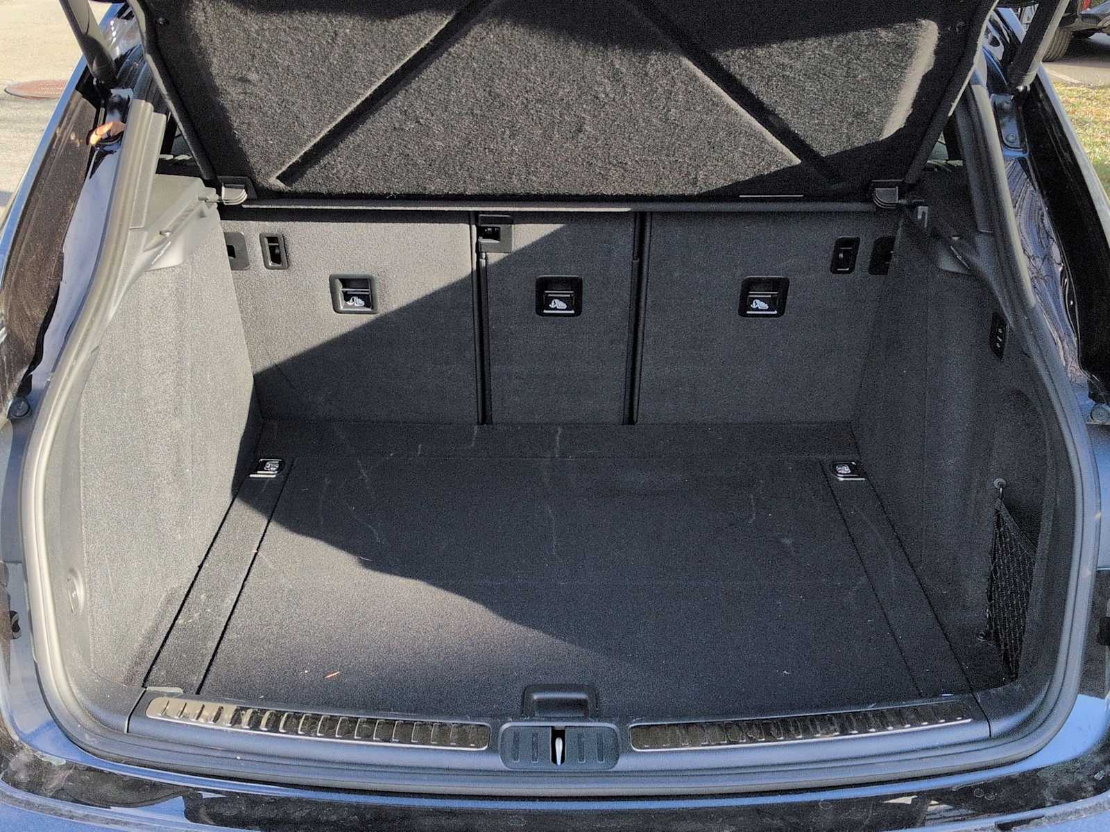 Thumbnail: 2023 Porsche Macan - 26