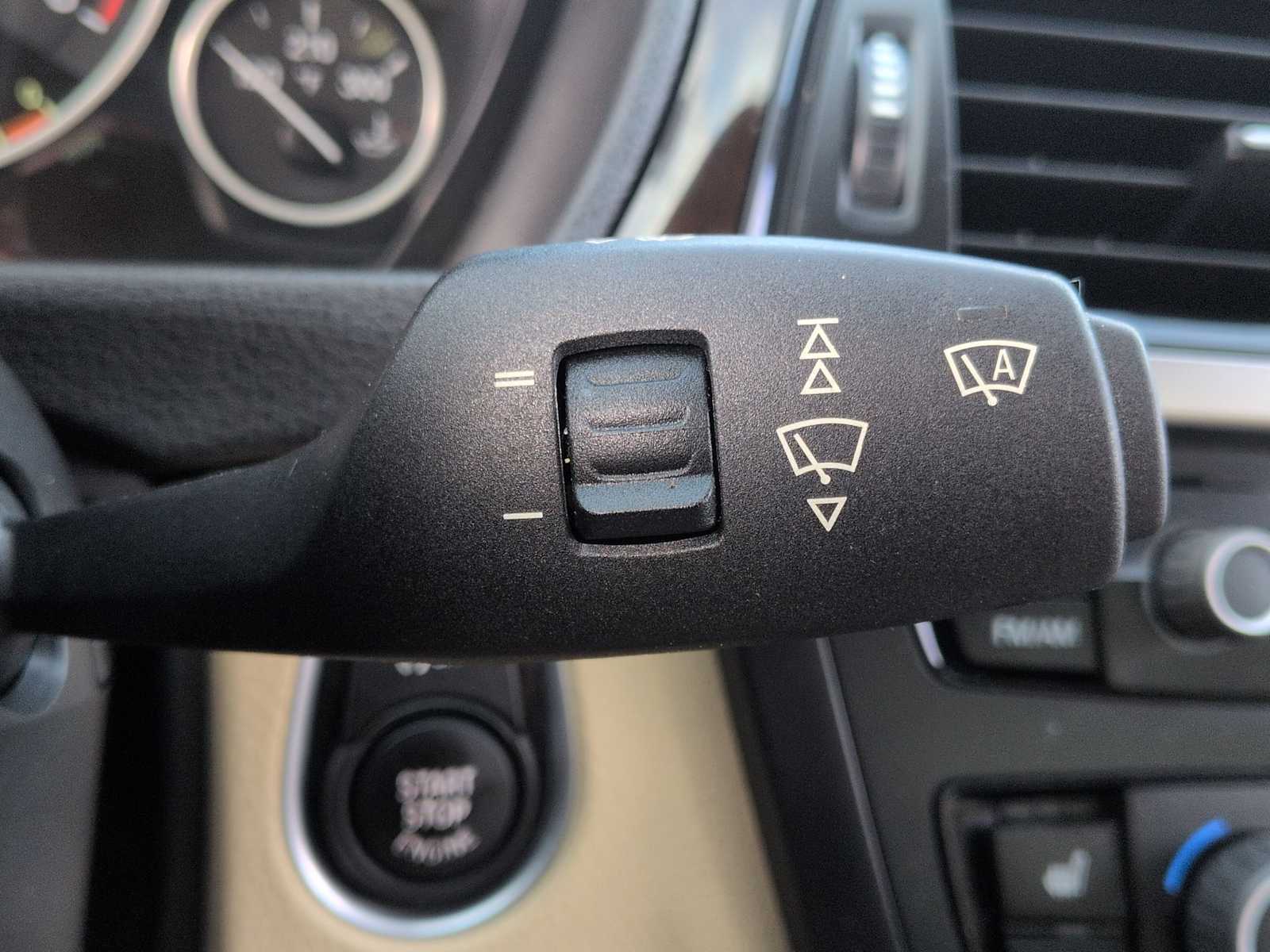 Thumbnail: 2014 BMW 3 Series - 28