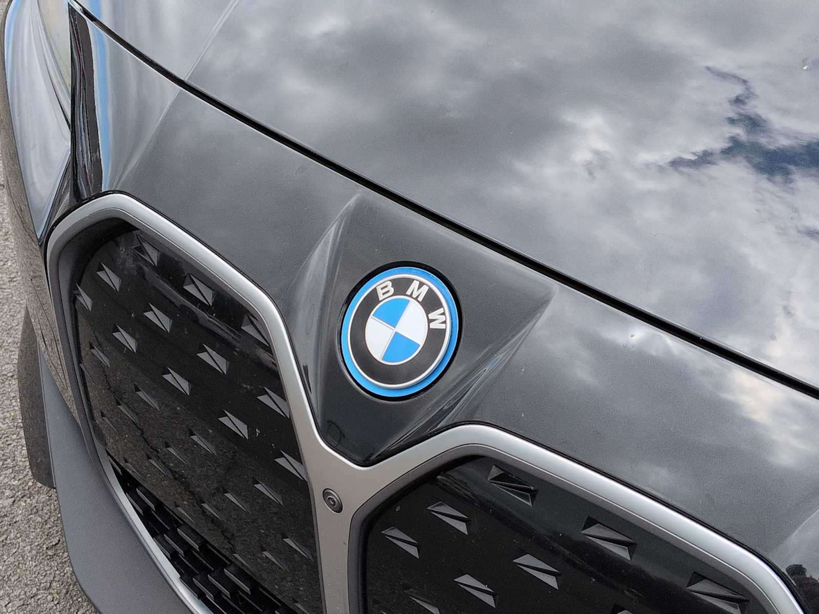 Thumbnail: 2023 BMW i4 - 12