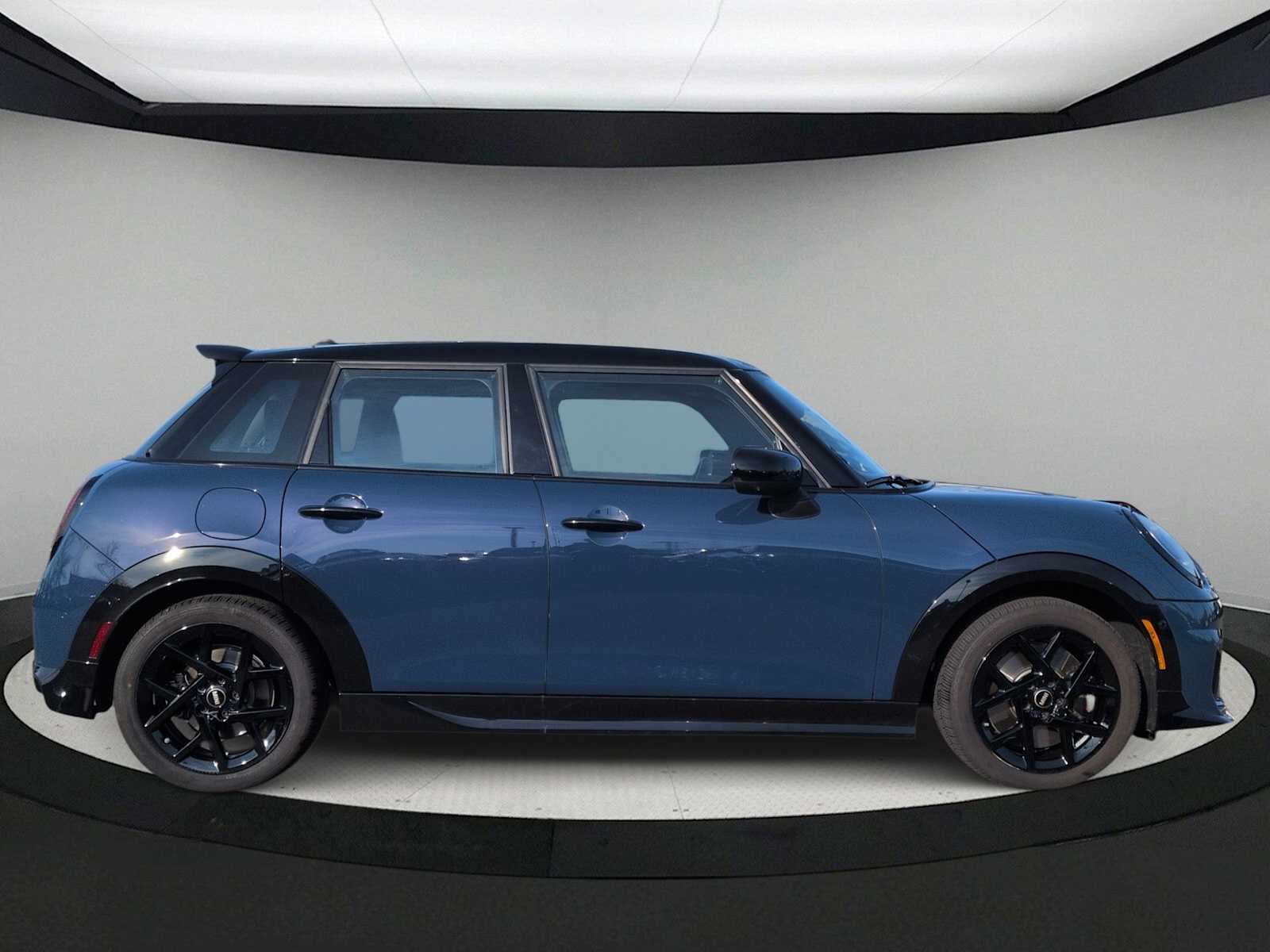 Thumbnail: 2025 MINI Cooper Hardtop - 9