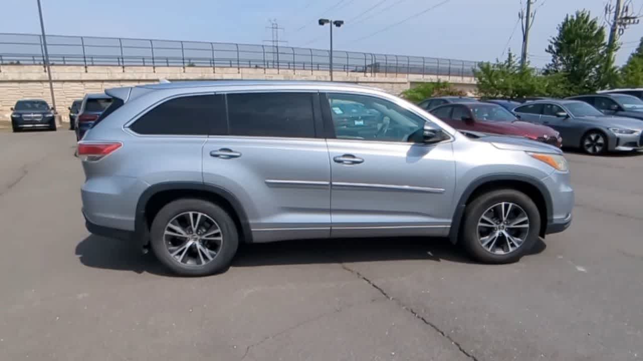 Thumbnail: 2016 Toyota Highlander - 2