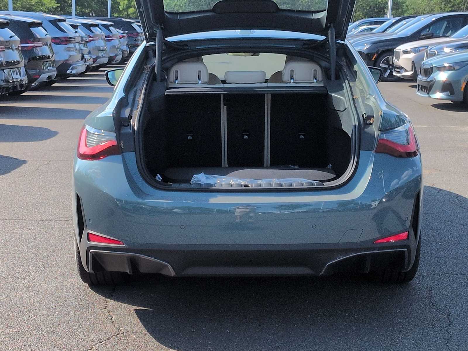 Thumbnail: 2026 BMW i4 - 36