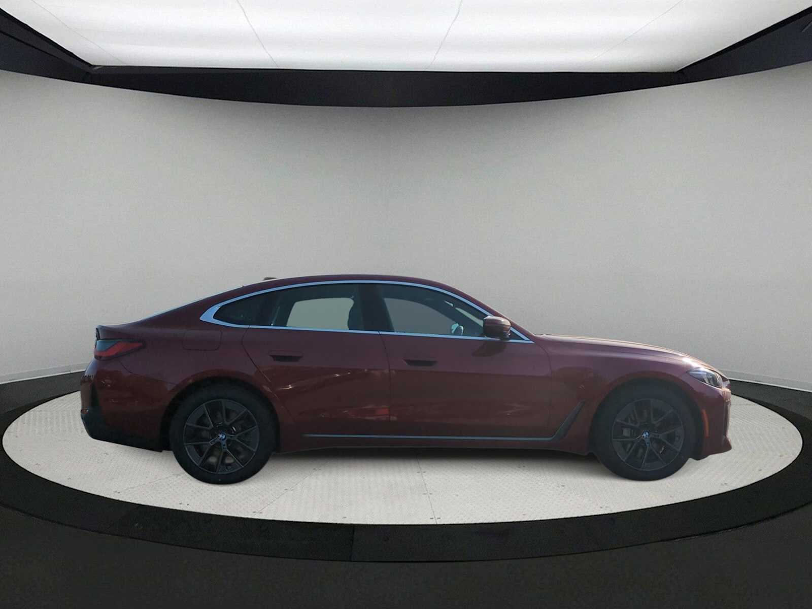 Thumbnail: 2025 BMW i4 - 9