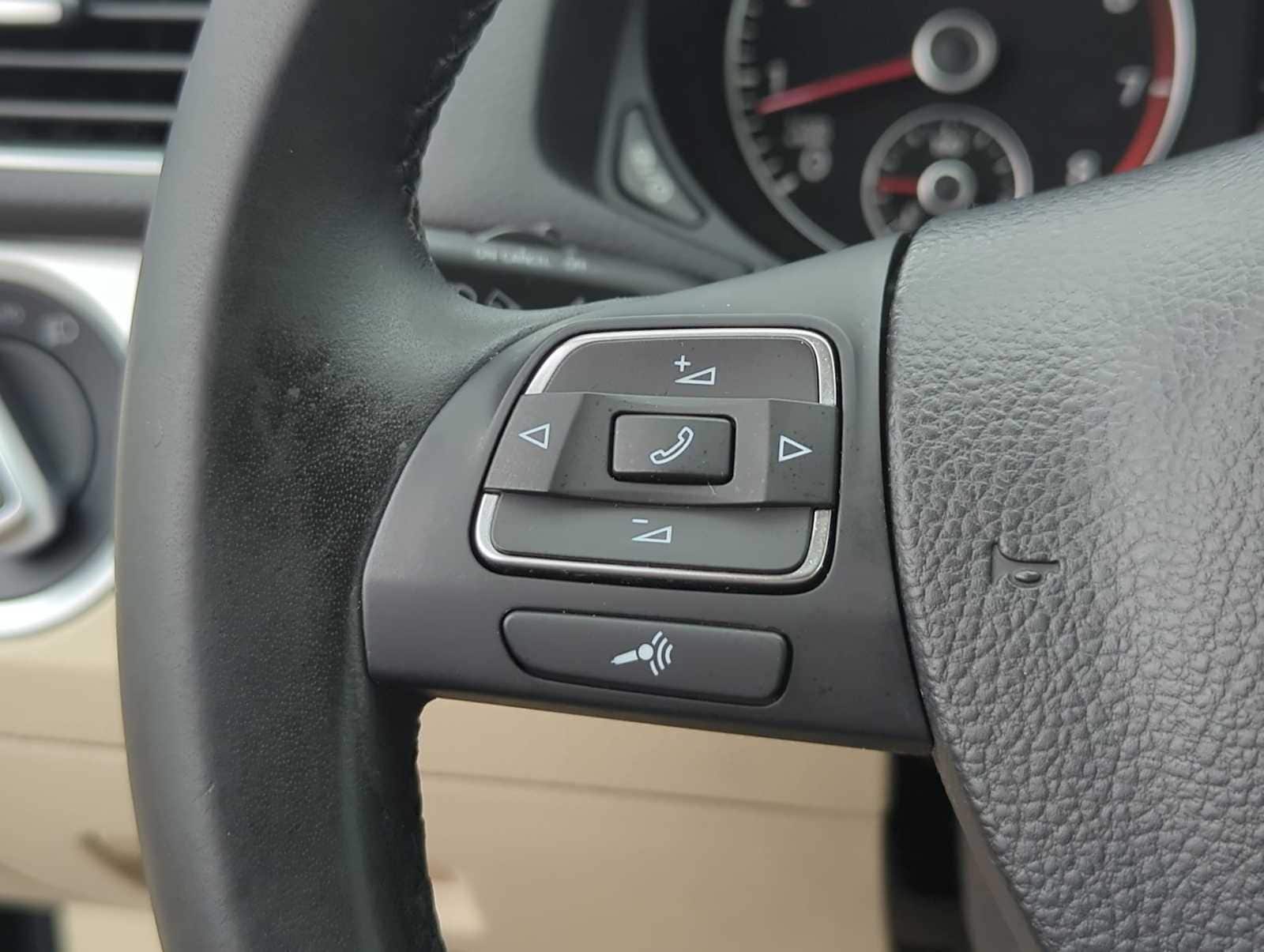 Thumbnail: 2013 Volkswagen Passat - 23
