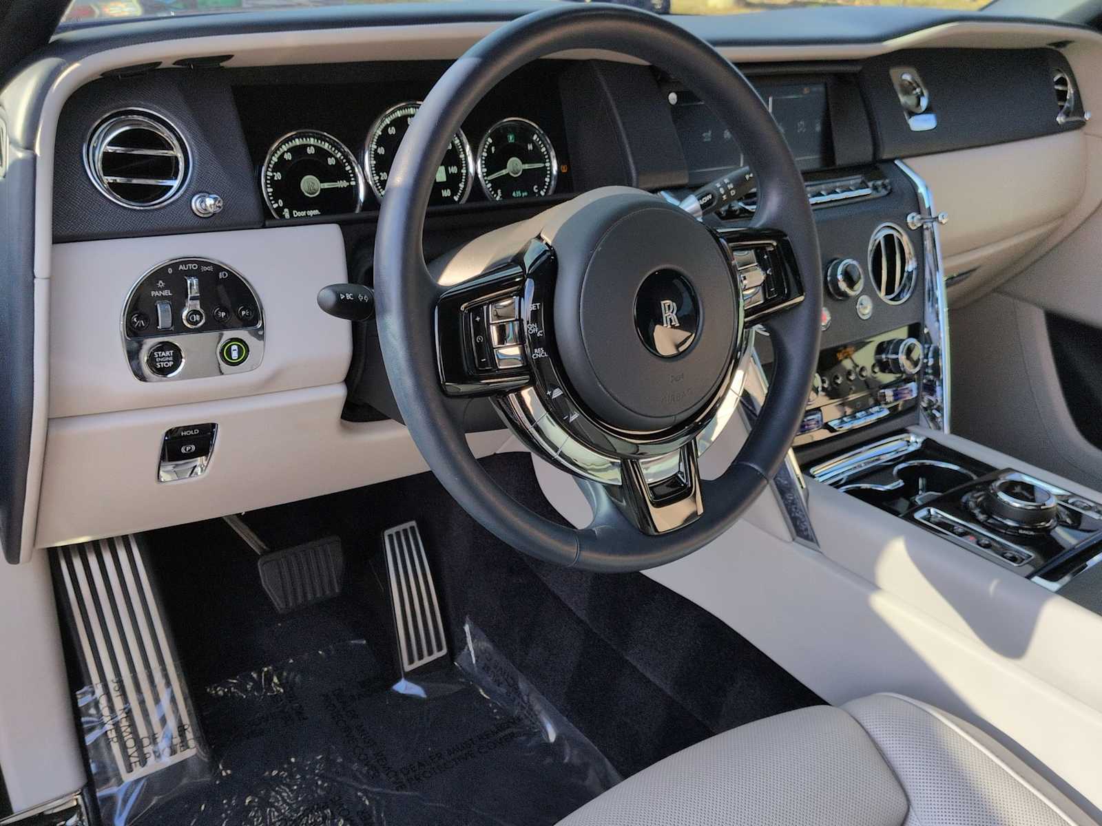 Thumbnail: 2022 Rolls-Royce Cullinan - 15