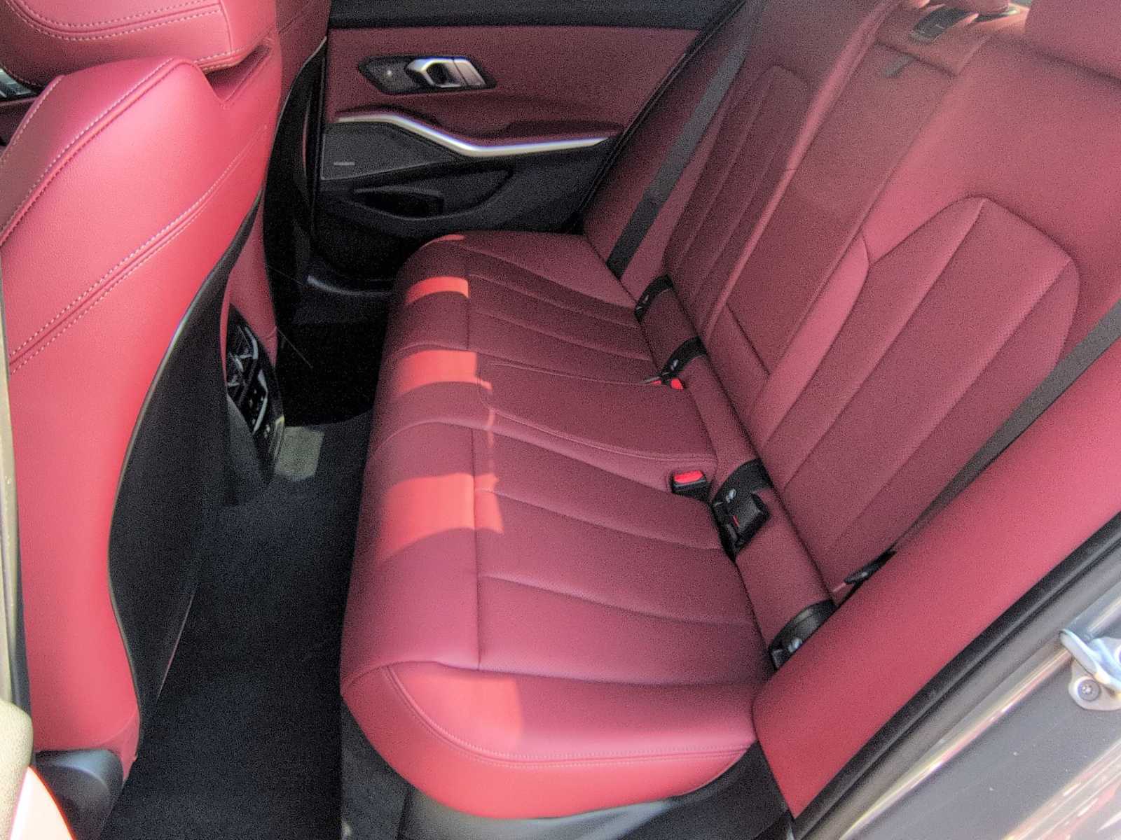 Thumbnail: 2025 BMW 3 Series - 21