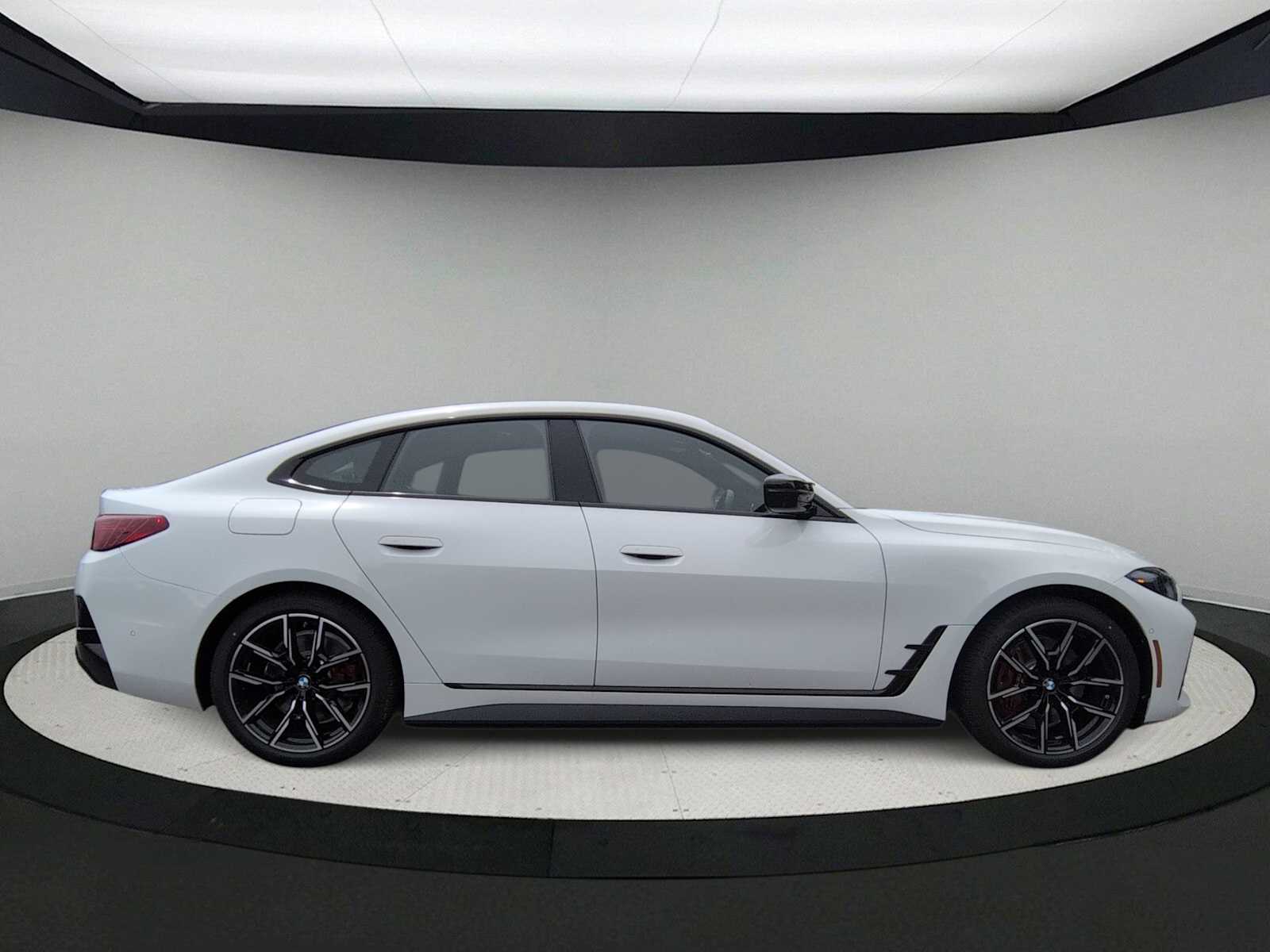 Thumbnail: 2026 BMW i4 - 9