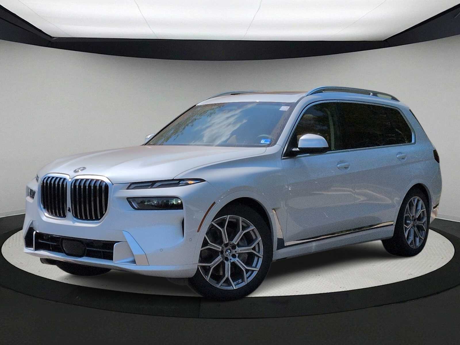 Thumbnail: 2027 BMW X7 - 1
