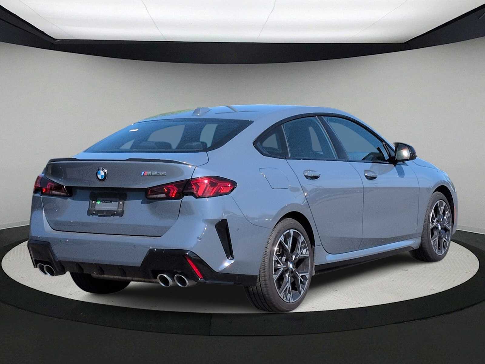 Thumbnail: 2025 BMW 2 Series - 8