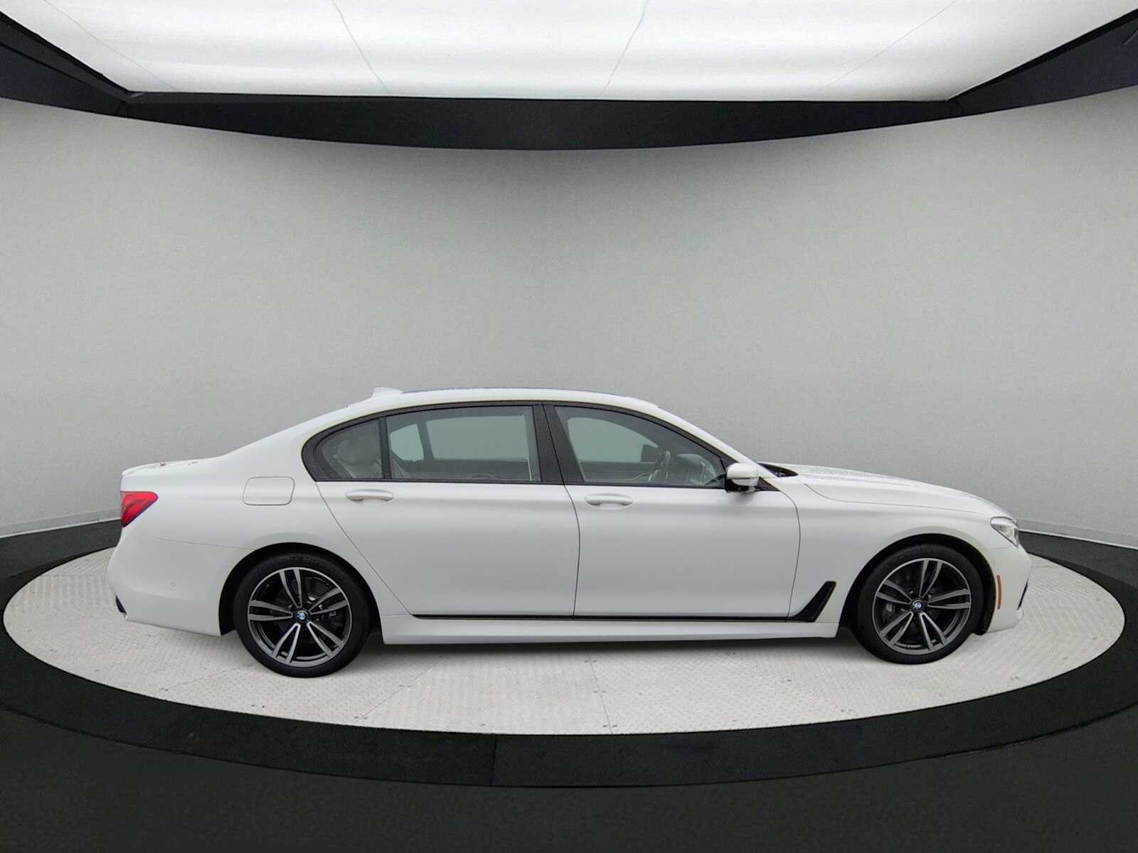 Thumbnail: 2016 BMW 7 Series - 9