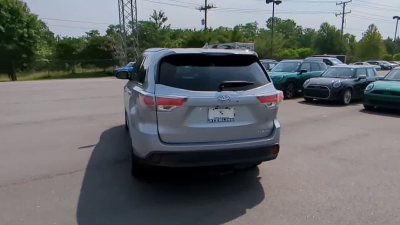 Thumbnail: 2016 Toyota Highlander - 8