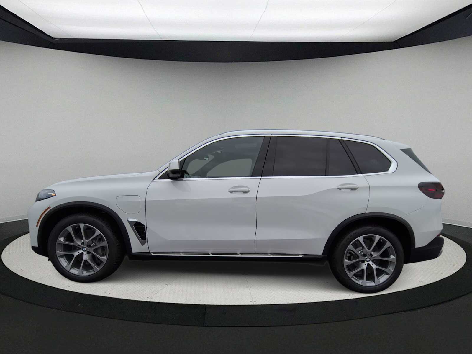 Thumbnail: 2026 BMW X5 - 5