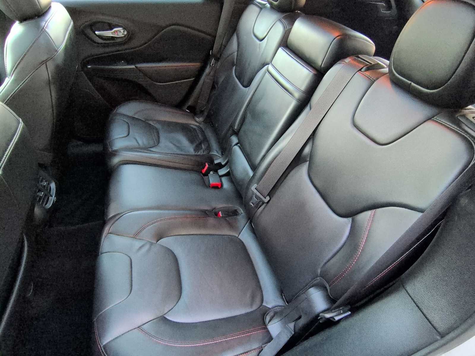 Thumbnail: 2015 Jeep Cherokee - 21