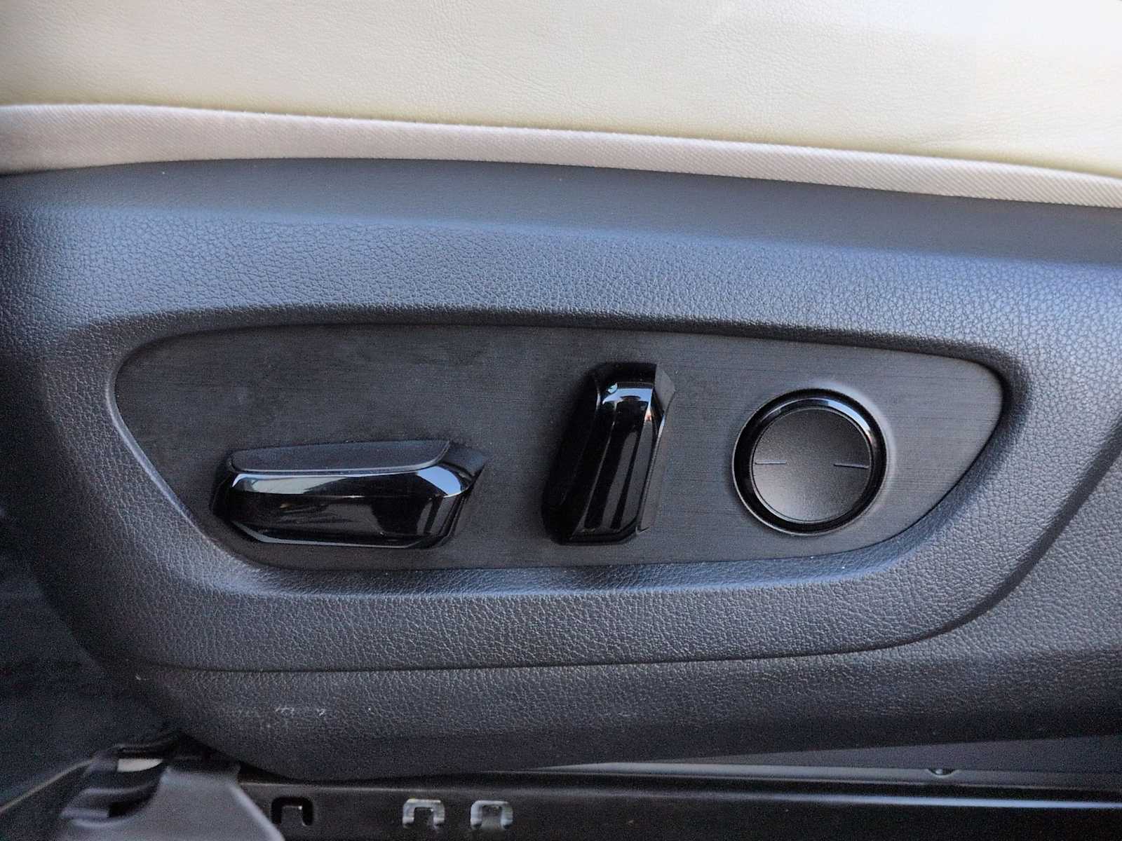 Thumbnail: 2023 Lexus RX - 18