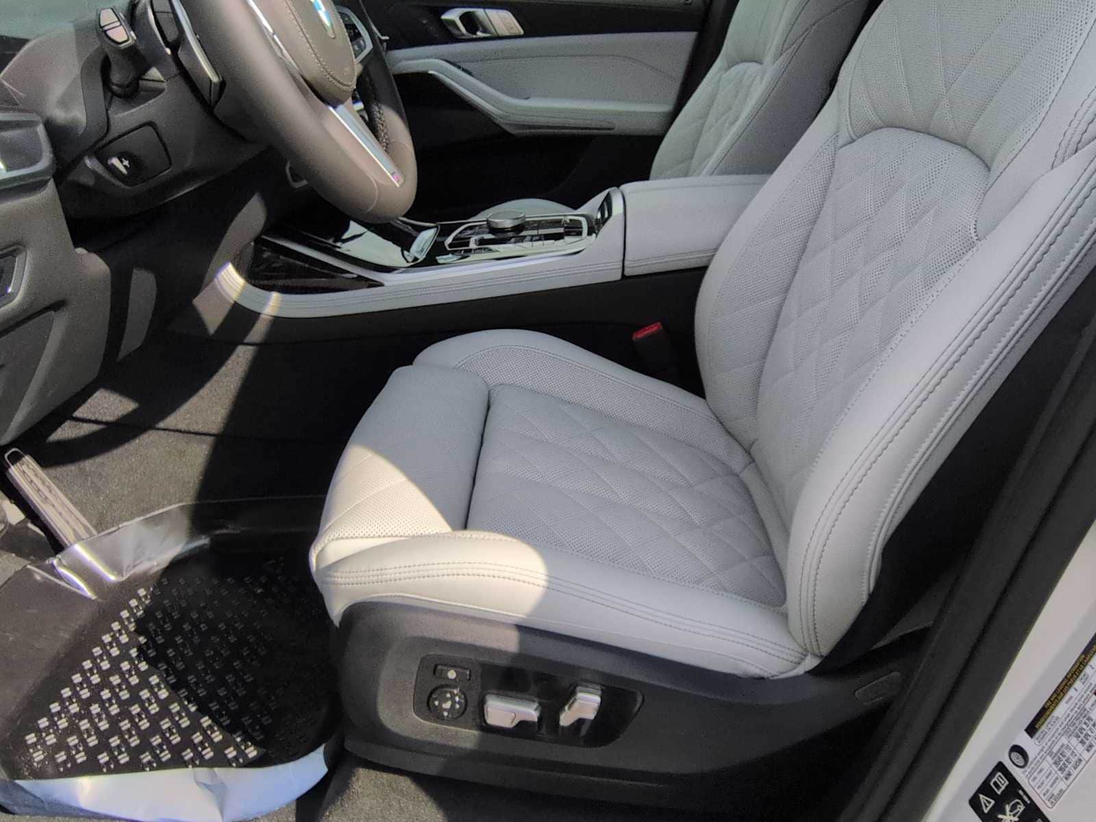 Thumbnail: 2026 BMW X7 - 17