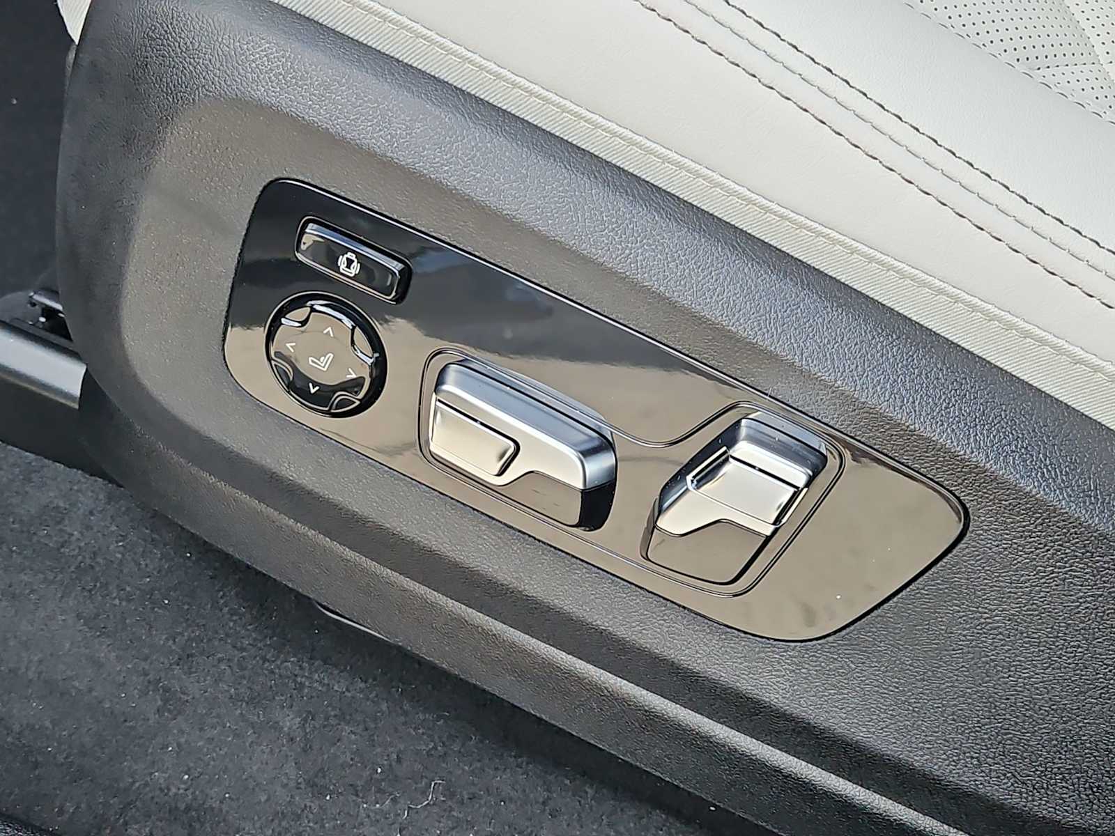 Thumbnail: 2026 BMW X5 - 16