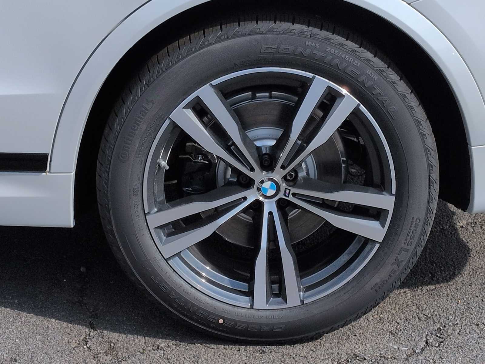 Thumbnail: 2026 BMW X7 - 14